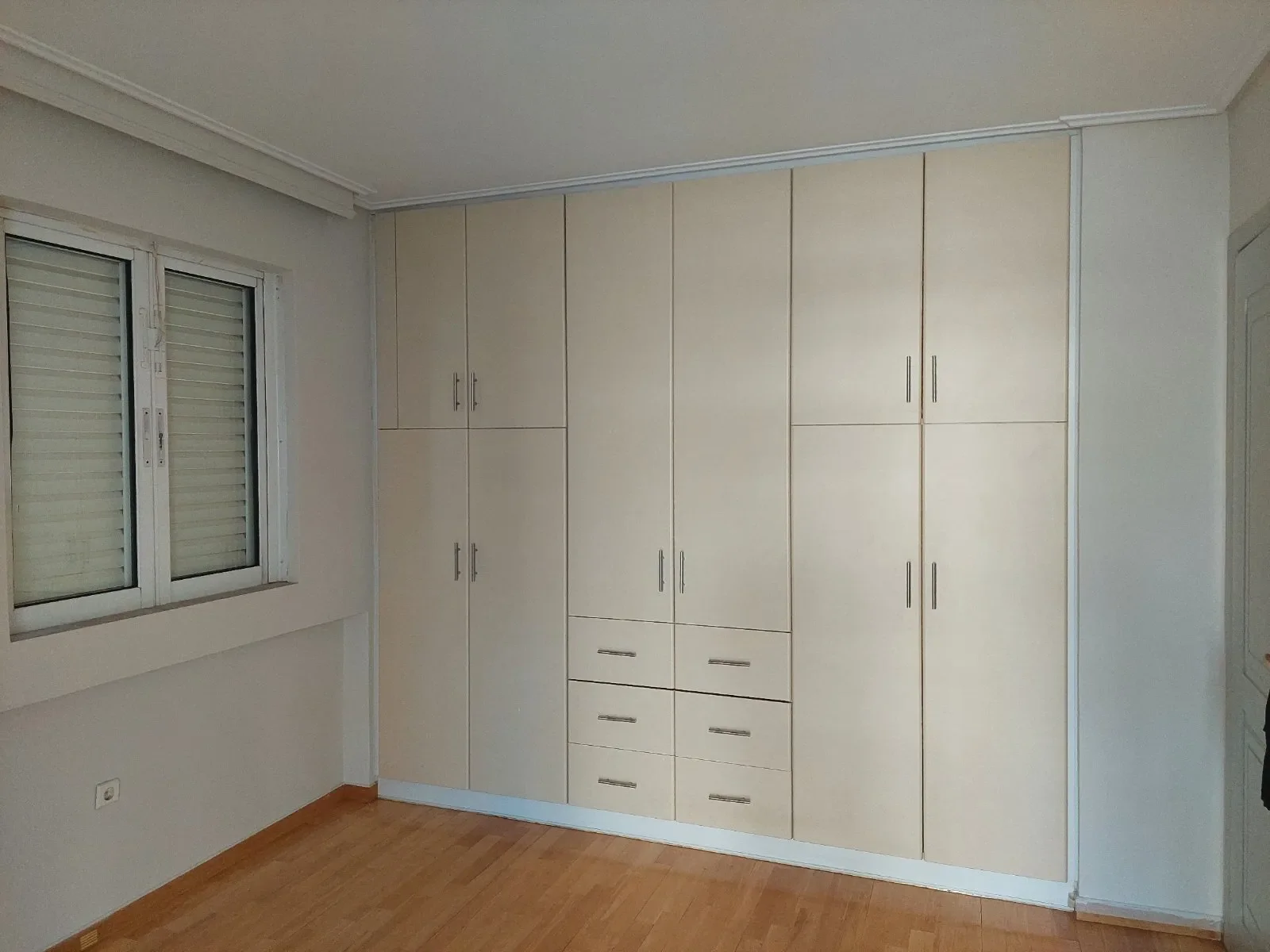 351511888_1600x1200 (1).webp