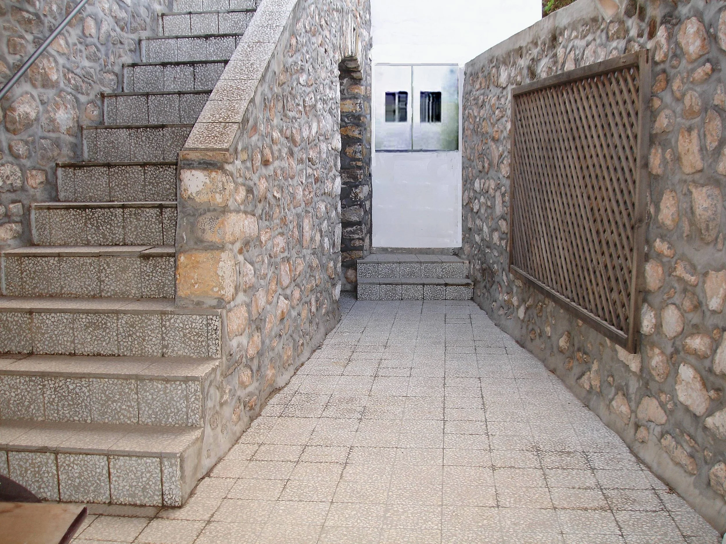 01a. Εntrance courtyard (1).jpg