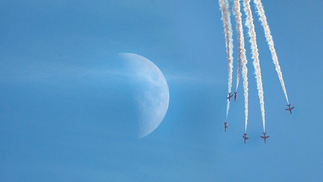 Red Arrows and the moon.
www.steveaddisonphotography,com
#Nikon
#nikon
#nikond500

#photography #photooftheday #photographyislife #photographysouls #travel #travelphotography #nature #naturephotography #landscape #landscapephotography #wildlife #wild