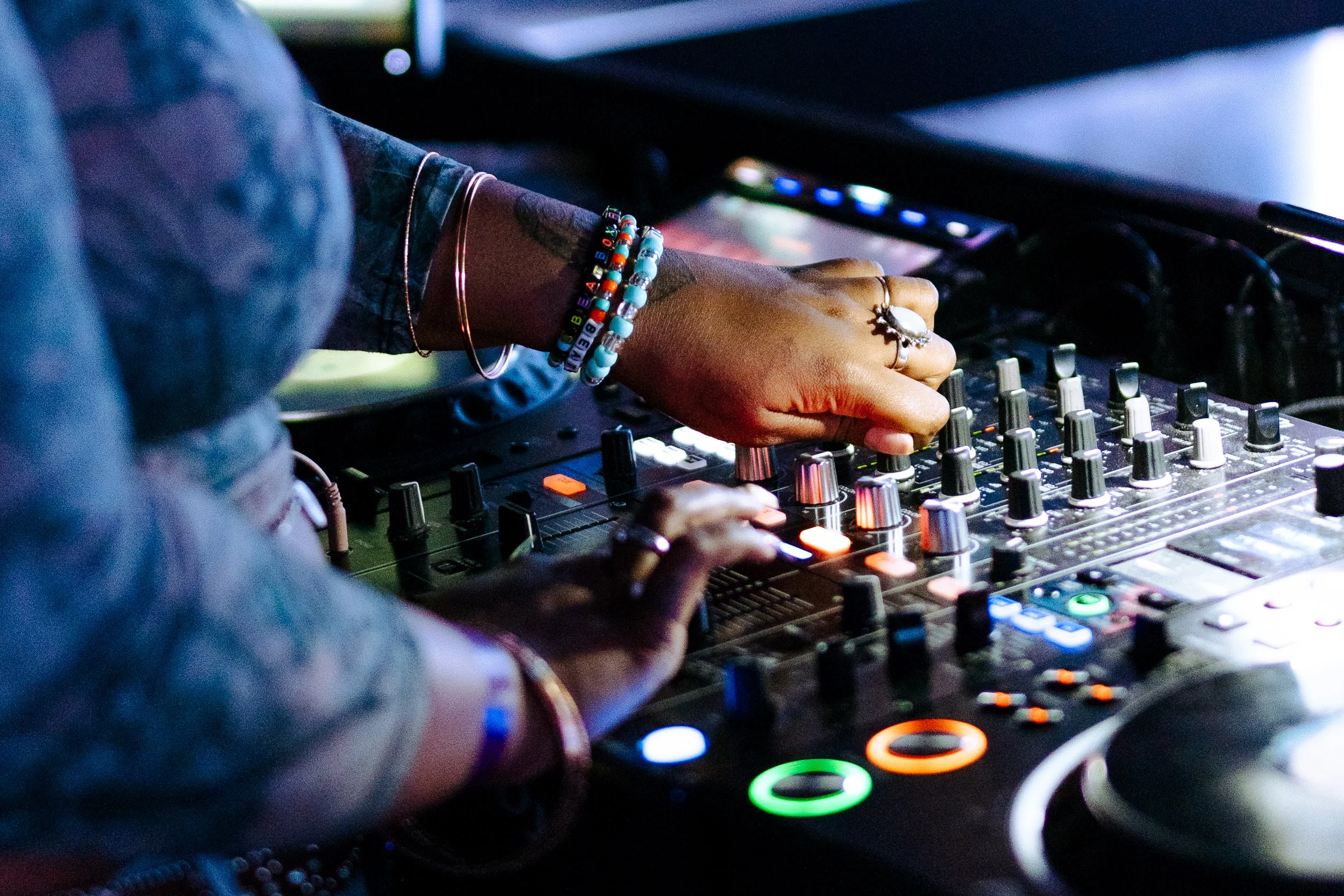 06-22-2025_PlaygroundGatherings_Amplify_NeverHaveIEver_Lyric Newbern_10.jpg