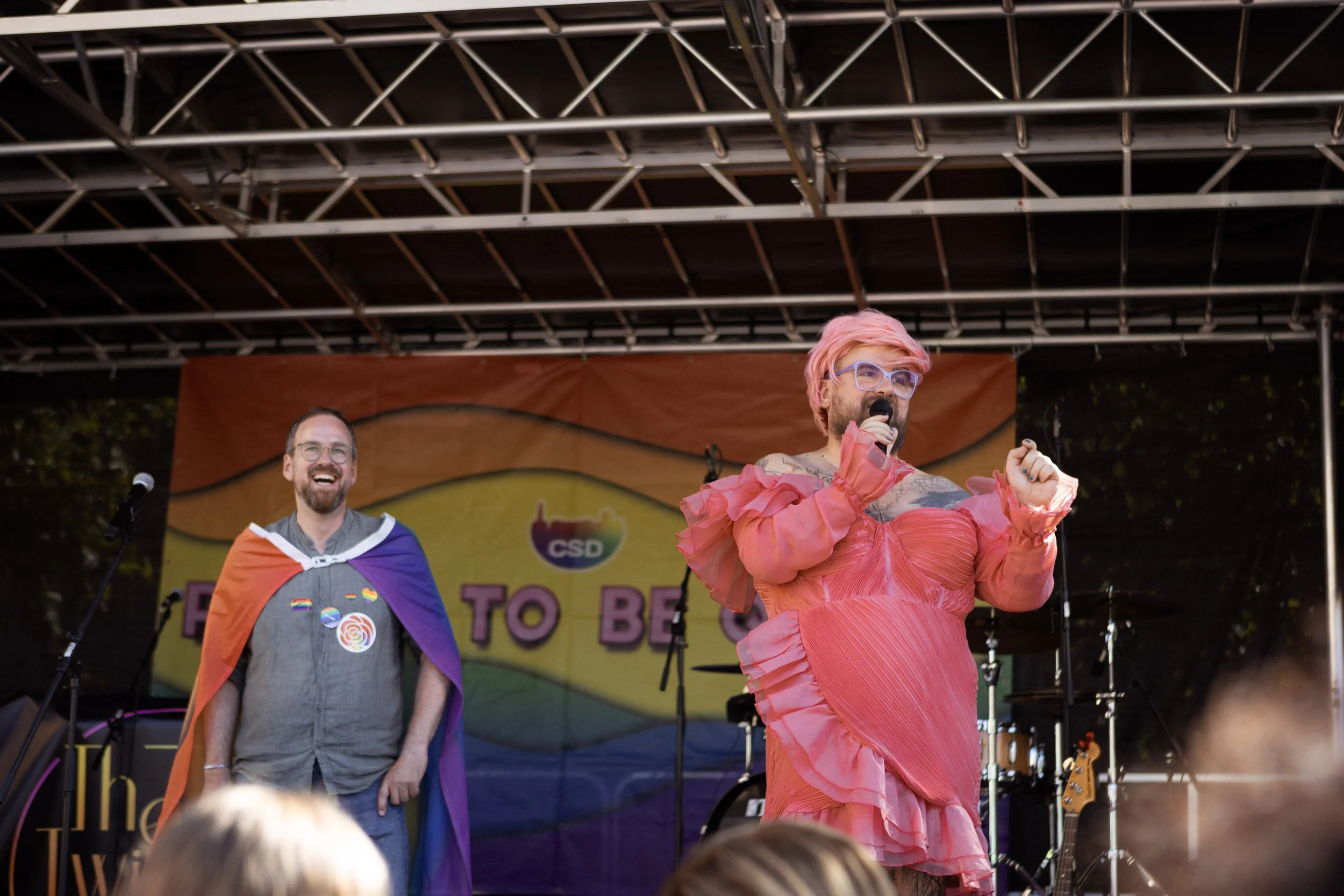 CSD-Erlangen-2025-OB-mit-Roxy-Rüd.jpg