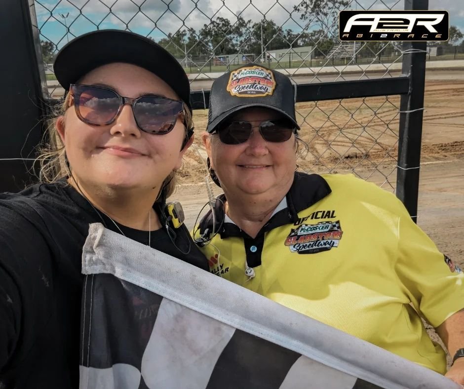 Something different for the weekend at the QLD Dirt Kart title 🏴🏳️🏁

#flagman #dirtkart #greenflag #speedwayaustralia