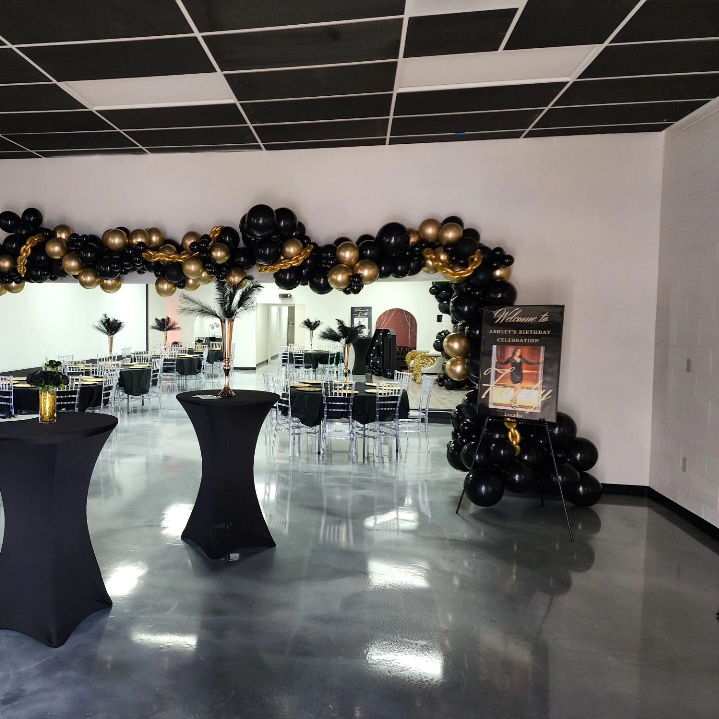 Look at REIGN being all fancy 😍 

Book your tour today
Link in Bio
www.reignthevenue.com

#eventvenue #eventspace #downtownentertainment #downtownvenue #venue #venuespace #venue #fredericksburg #fredericksburgva #spotsylvania #downtownfredericksburg