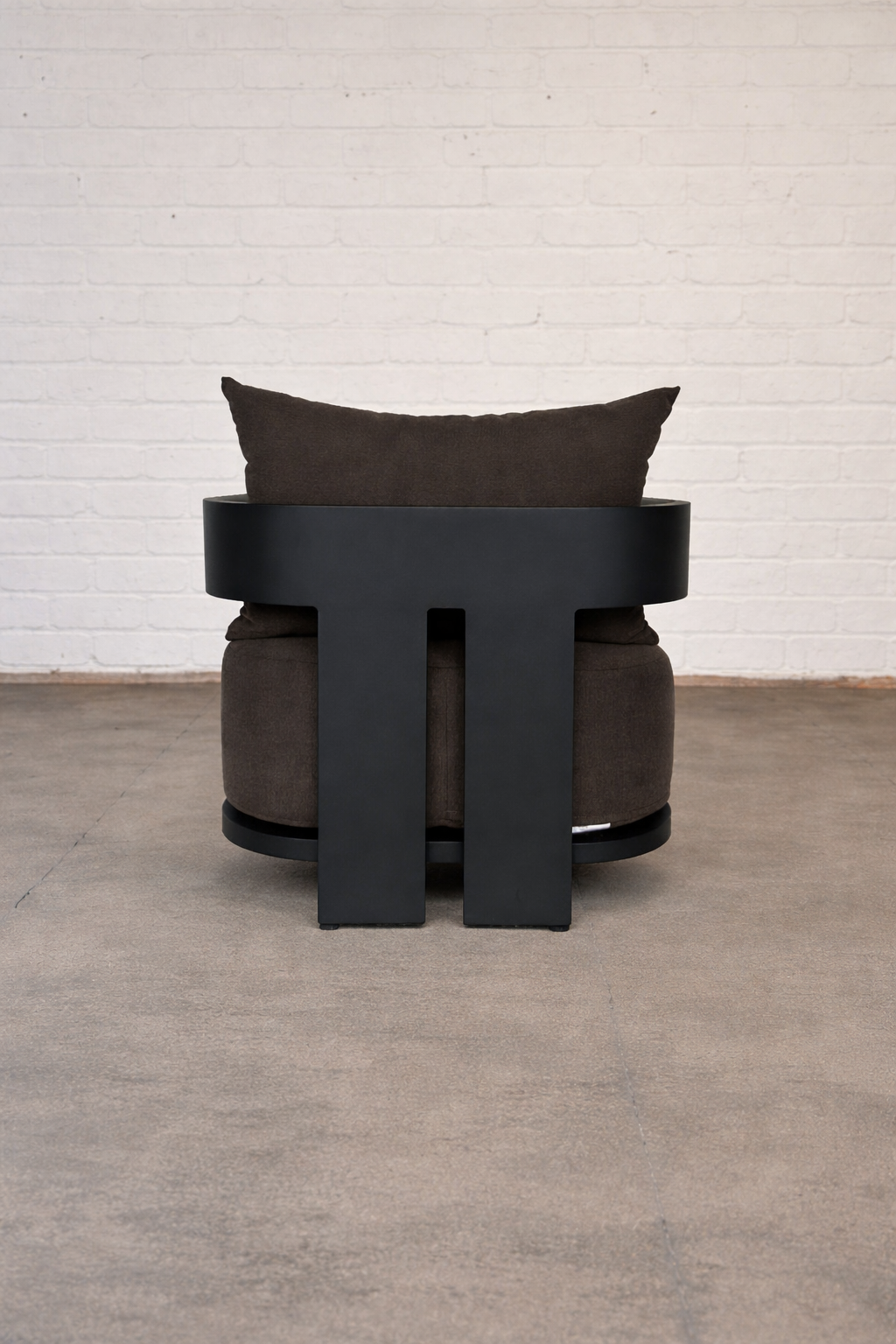 Outdoor aluminum lounge chair manufactured by Vietnam furniture factory GEM, featuring Akzo Nobel powder coating, Sunbrella fabric cushions, and commercial-grade exposed aluminum frame, designed for high-end residential and luxury hospitality spaces.