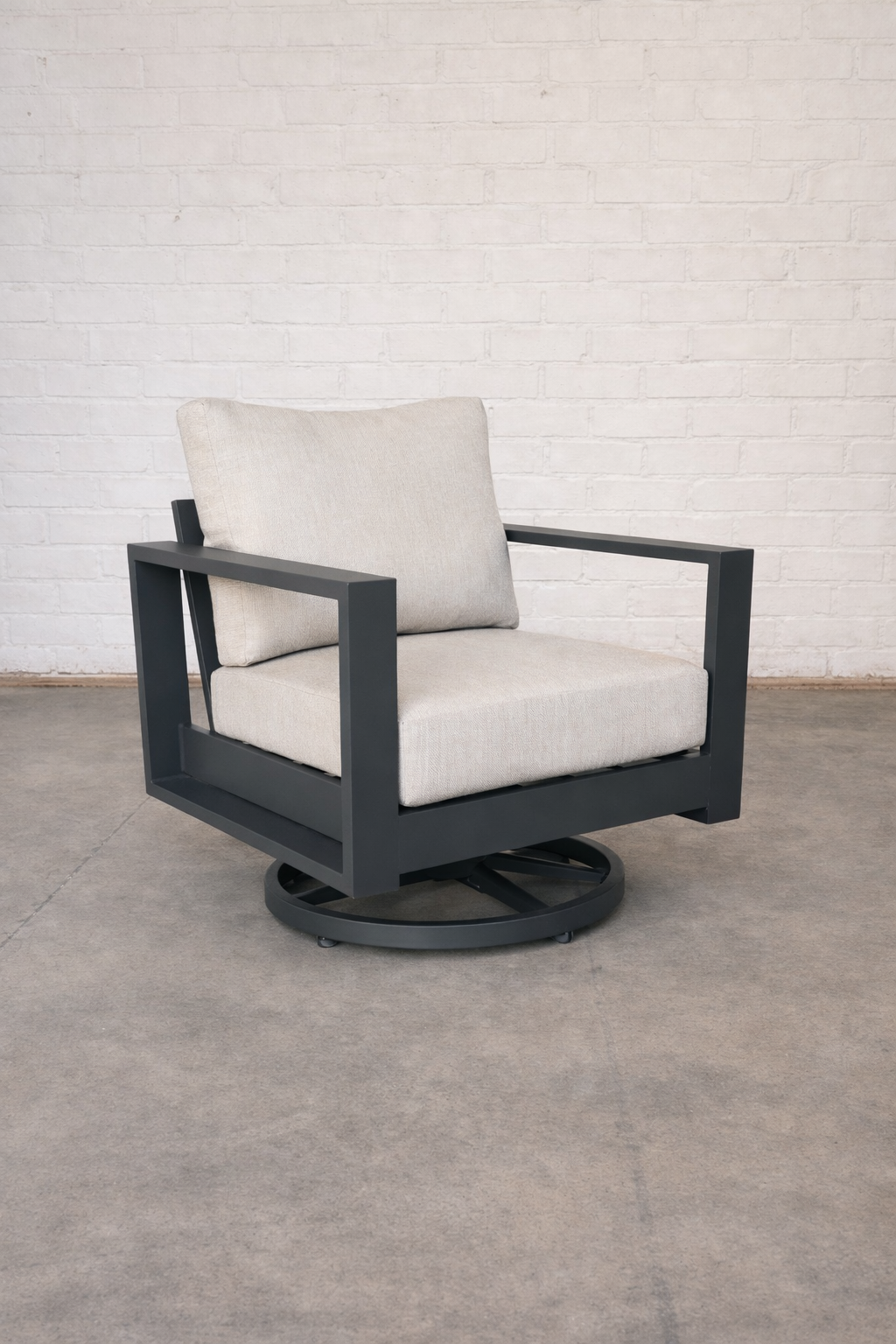 Outdoor aluminum sectional manufactured by Vietnam furniture factory GEM, featuring Akzo Nobel powder coating and commercial-grade exposed aluminum frame, designed for high-end residential and luxury hospitality spaces.