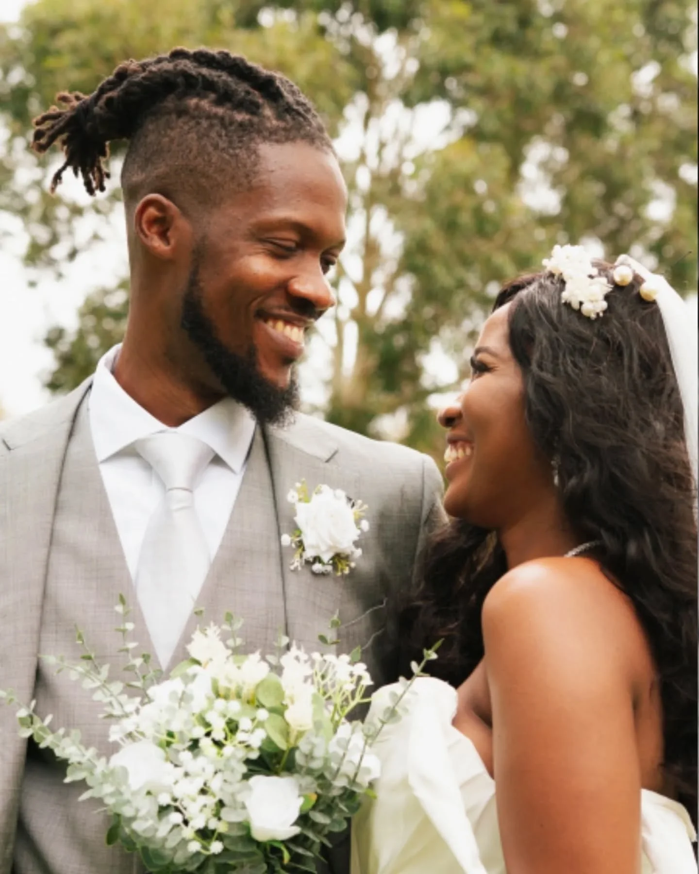 Ebuka & Ifunanya
Find someone who would make your photographer feel so single  and say your vow anywhere you like π€
Thank you for @christinetrenwith for this one :)