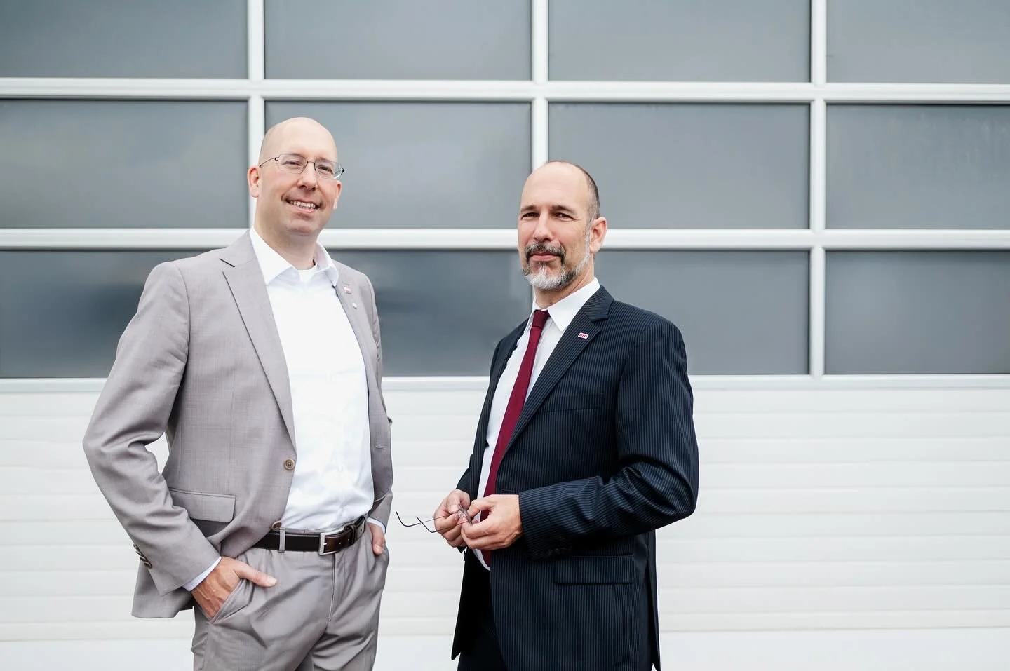 Das Shooting mit Autohaus Hoff war eine unglaubliche Erfahrung! Ich muss zugeben, am Anfang war ich ziemlich eingesch&uuml;chtert &ndash; das Autohaus ist riesig, und die besten Spots f&uuml;r Fotos zu finden, f&uuml;hlte sich an wie die Suche nach v