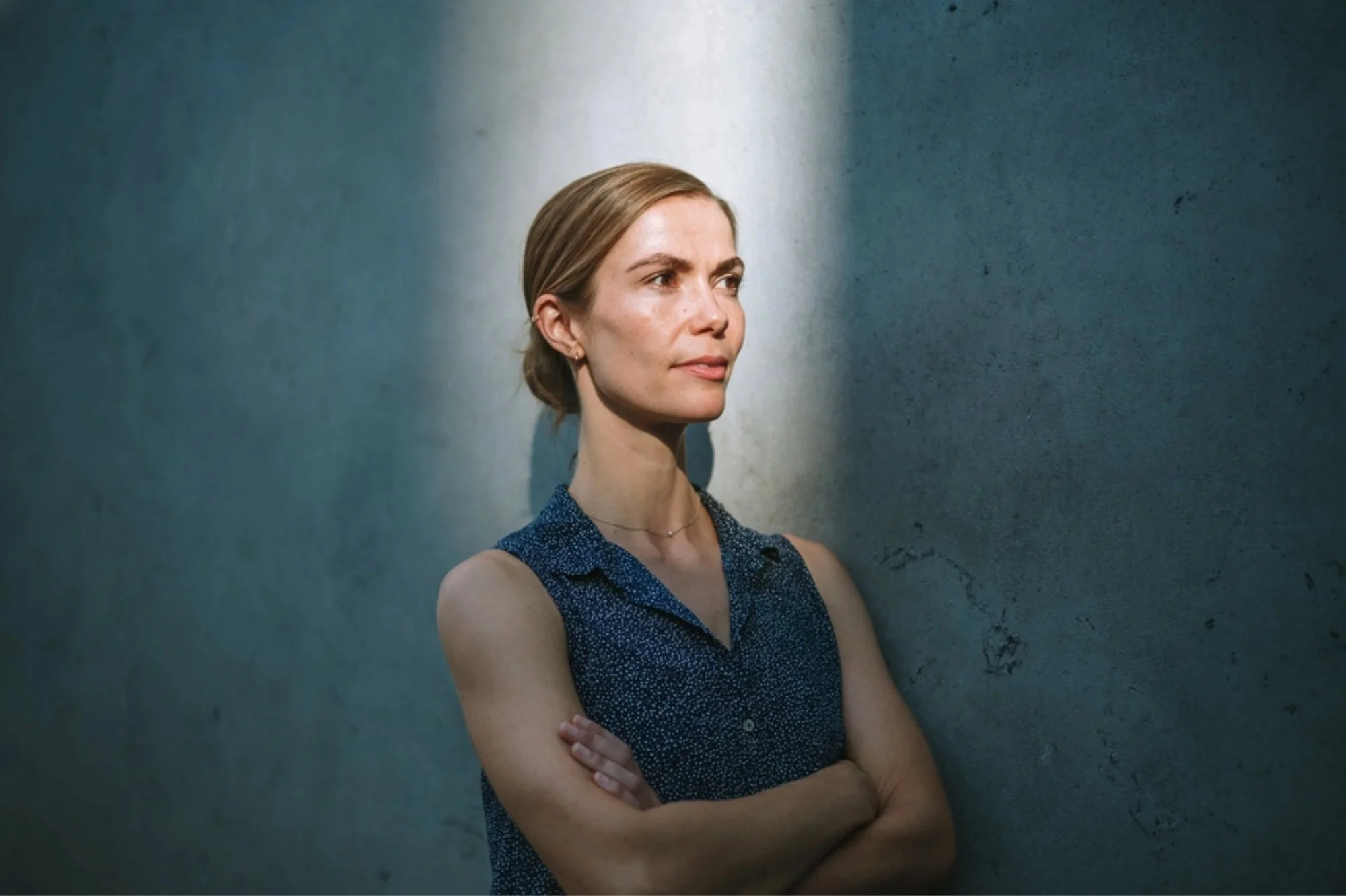 Starkes Personal Branding Porträt mit natürlichem Licht, authentische Fotografie von Lebenskunst Photography