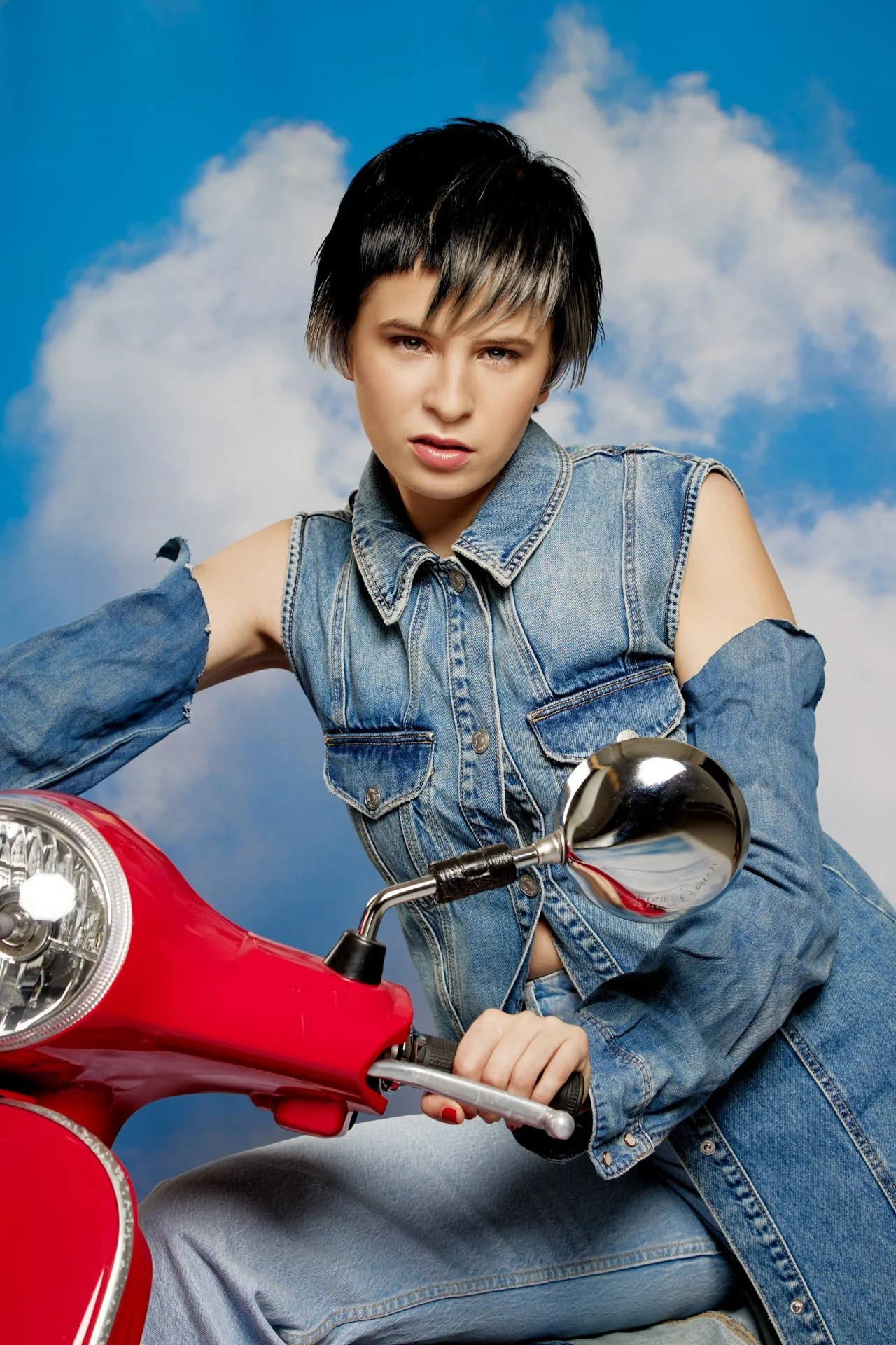 BUNDY_CHERRY_BLUE_(c)_IsabellaAbel_NEW0464.jpg