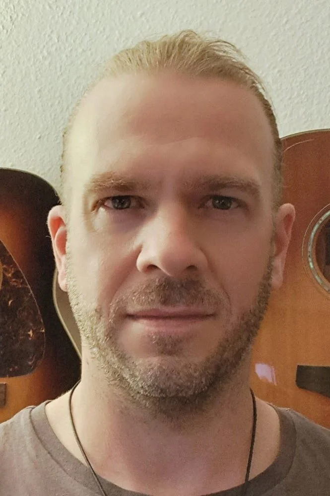 GüGuitar1.jpg