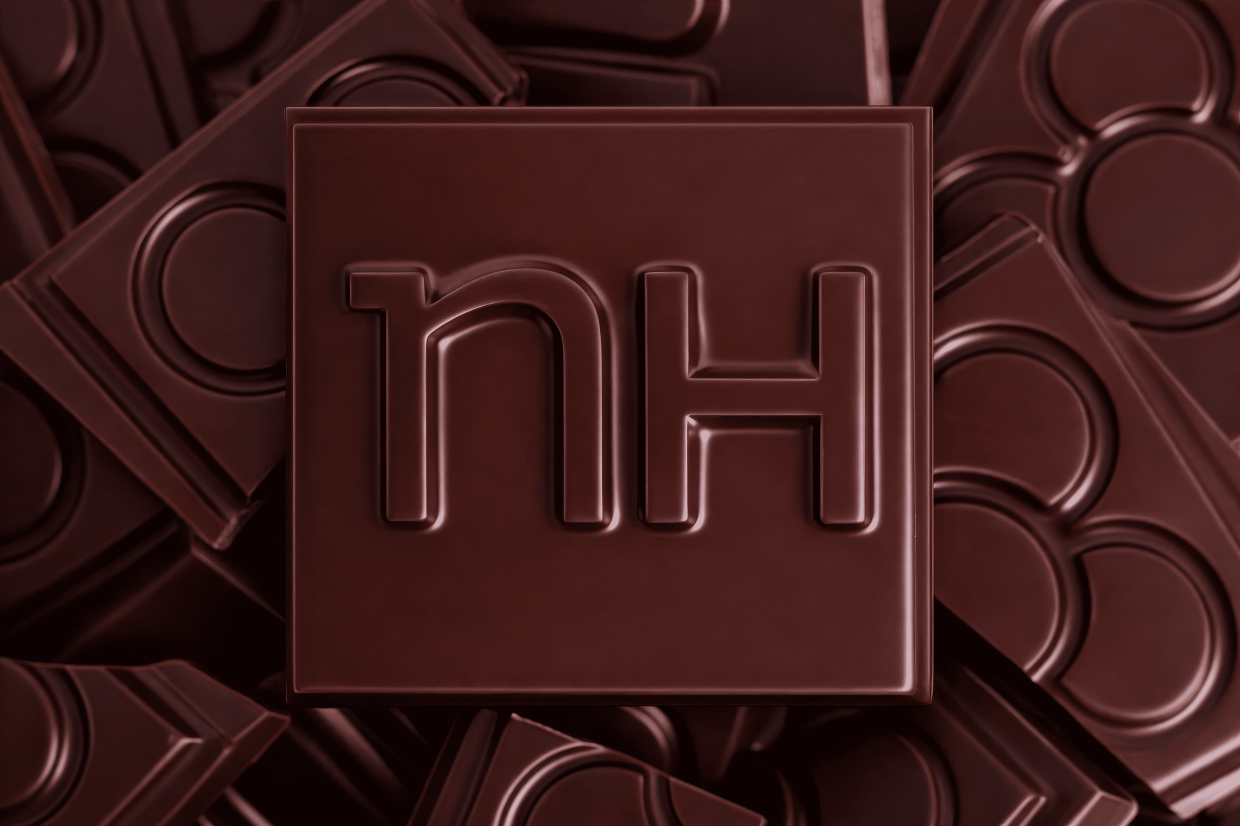 Caja de chocolates de Hershey's, con varias piezas apiladas.