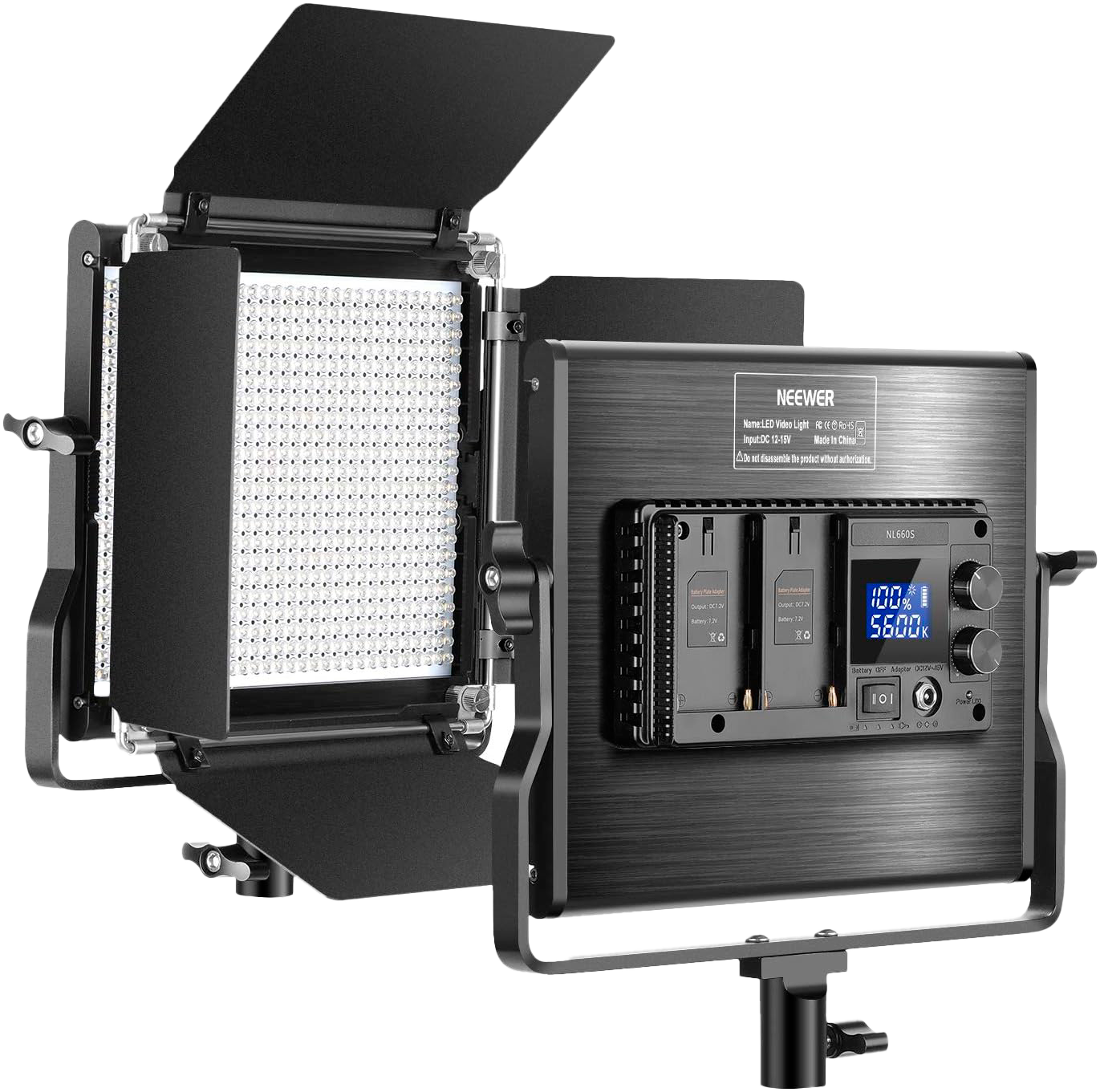 Foco de iluminación profesional con pantalla digital, controles y baterías desmontables.