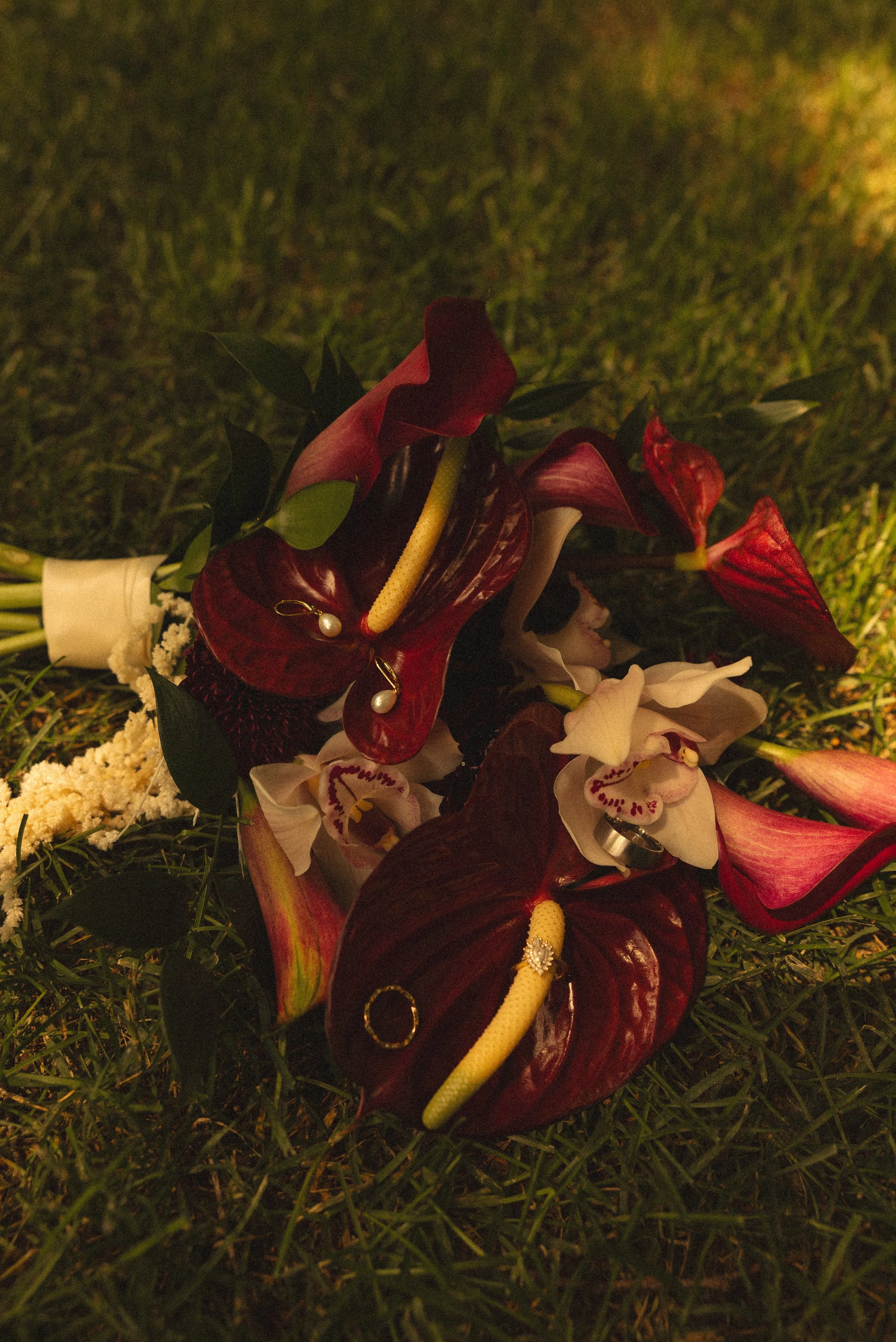 bridal bouquet with rings