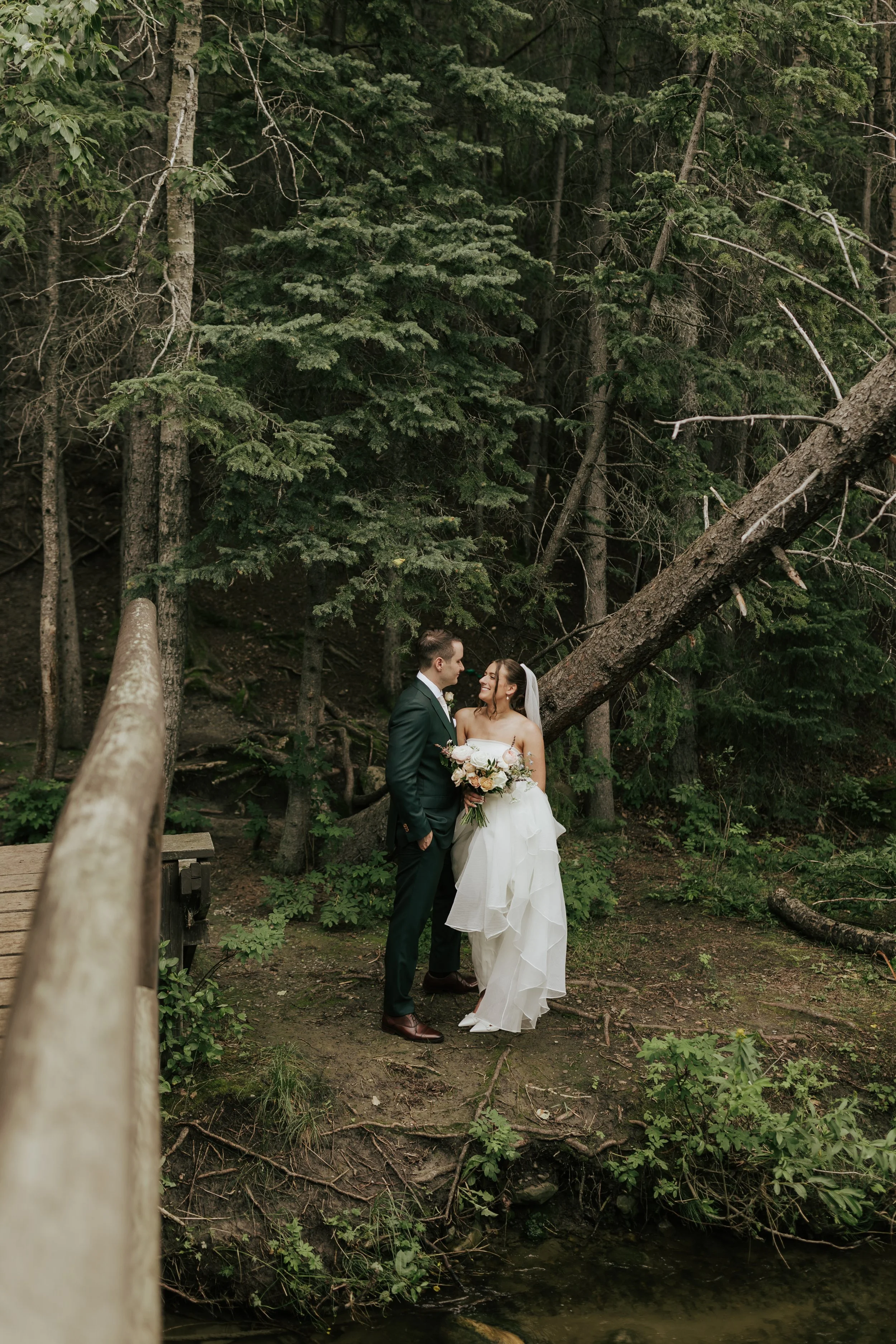 AlyssaWrightPhoto-CalgaryWedding-MaddieCasey-600.jpg