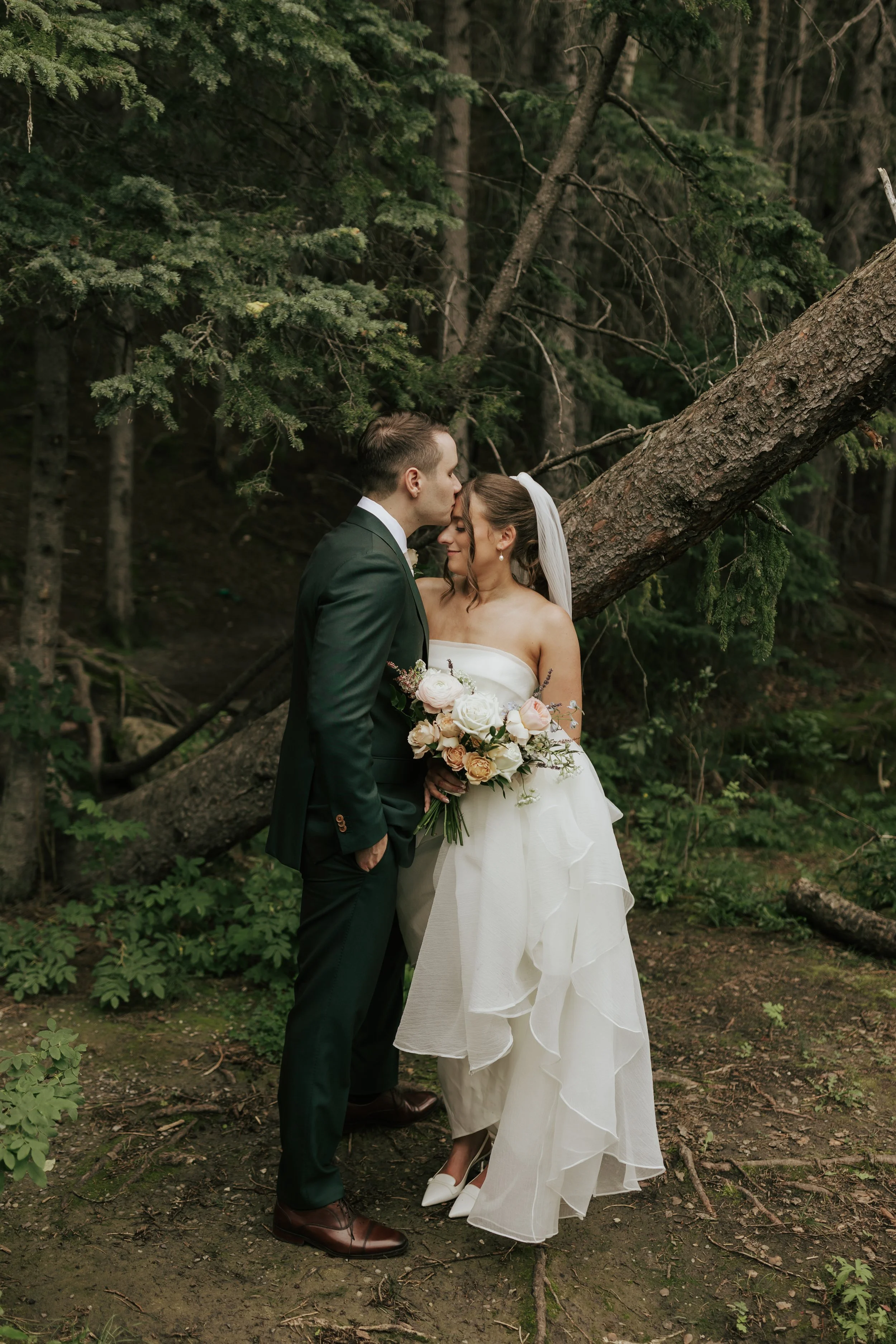 AlyssaWrightPhoto-CalgaryWedding-MaddieCasey-602.jpg