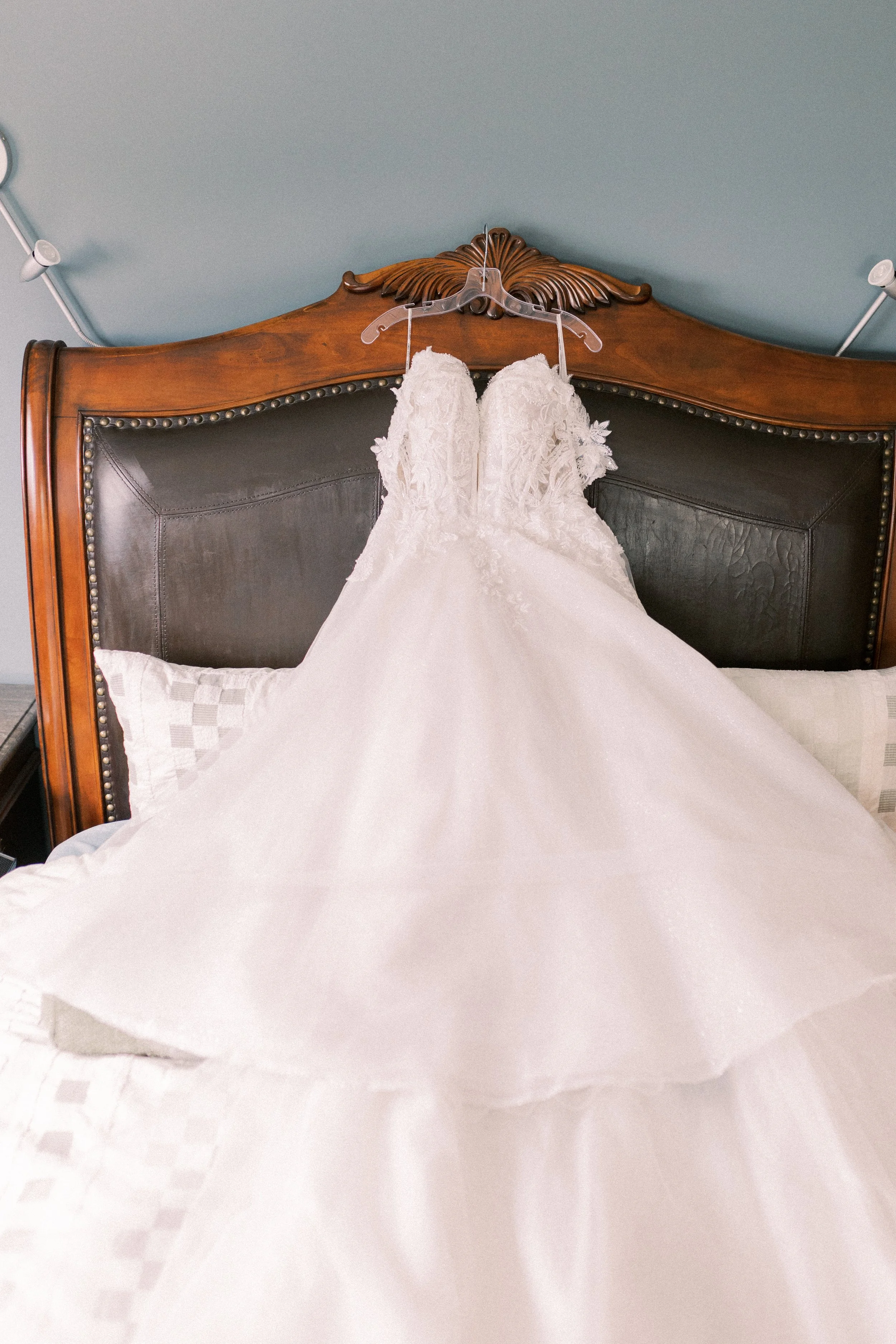 calgary-wedding-photographers-fairmont-palliser-hotel-nicole-sarah-JL-575.jpg