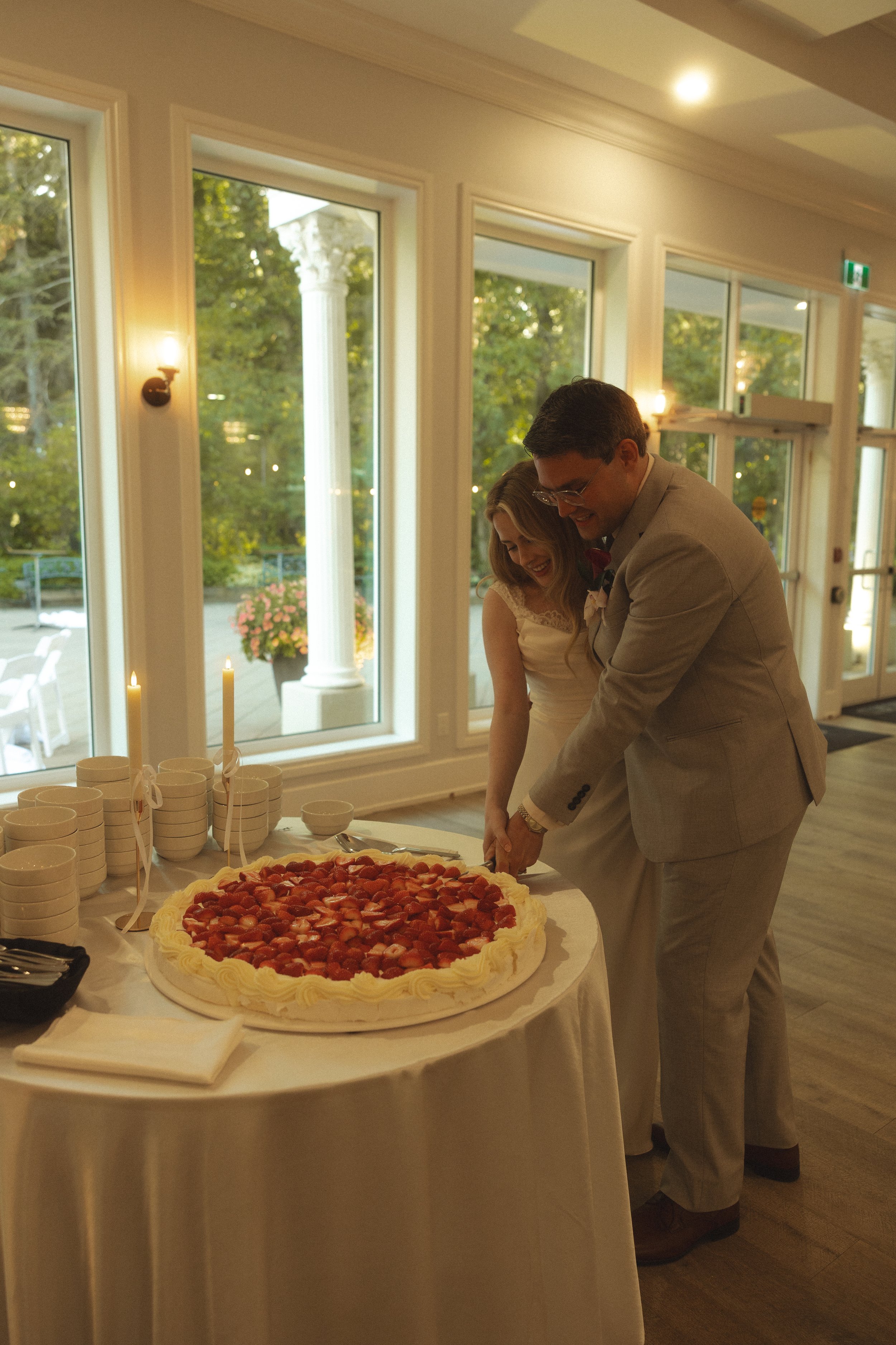 bride and groom cutting pavlova cake at the norland historic estate