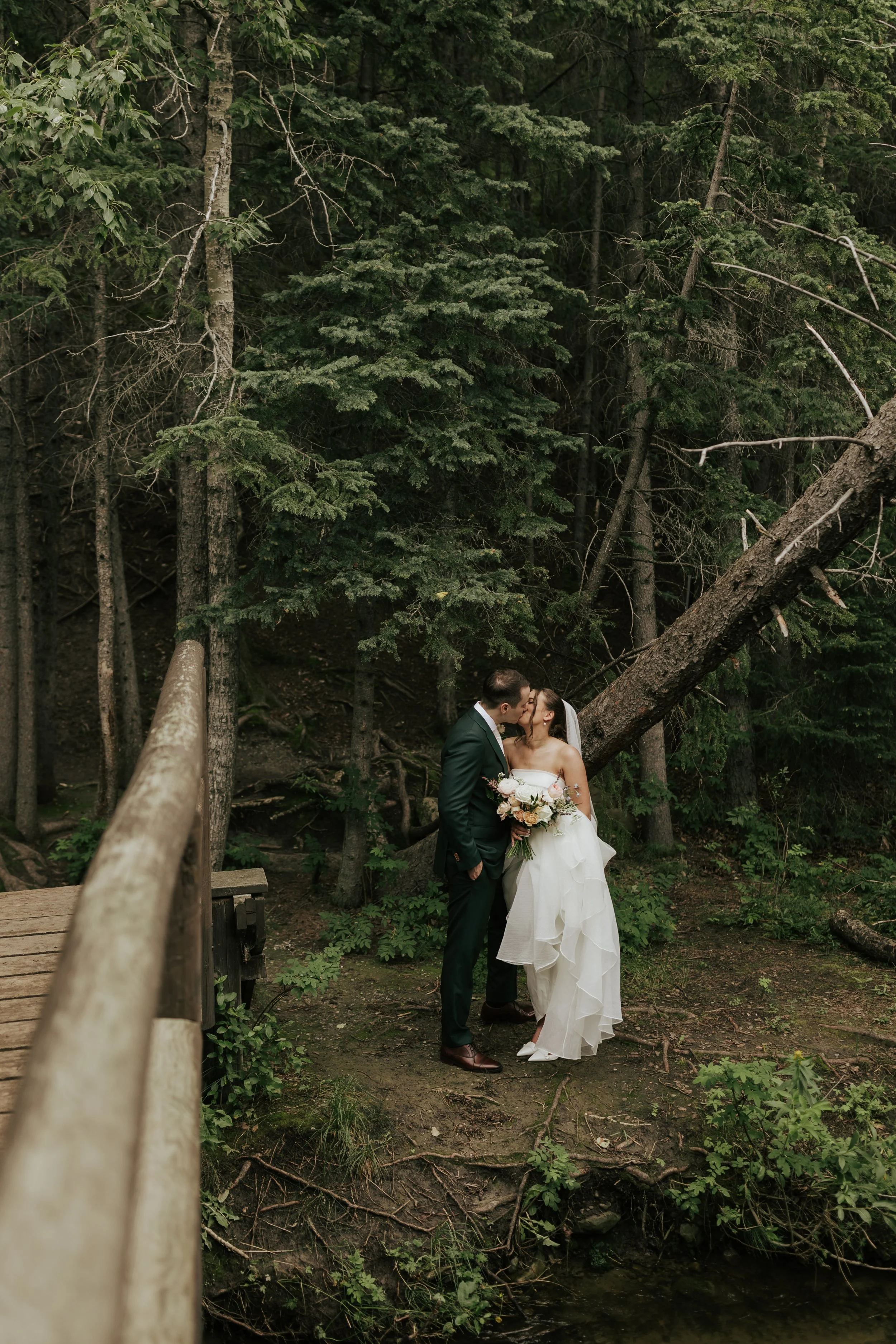 AlyssaWrightPhoto-CalgaryWedding-MaddieCasey-601.jpg