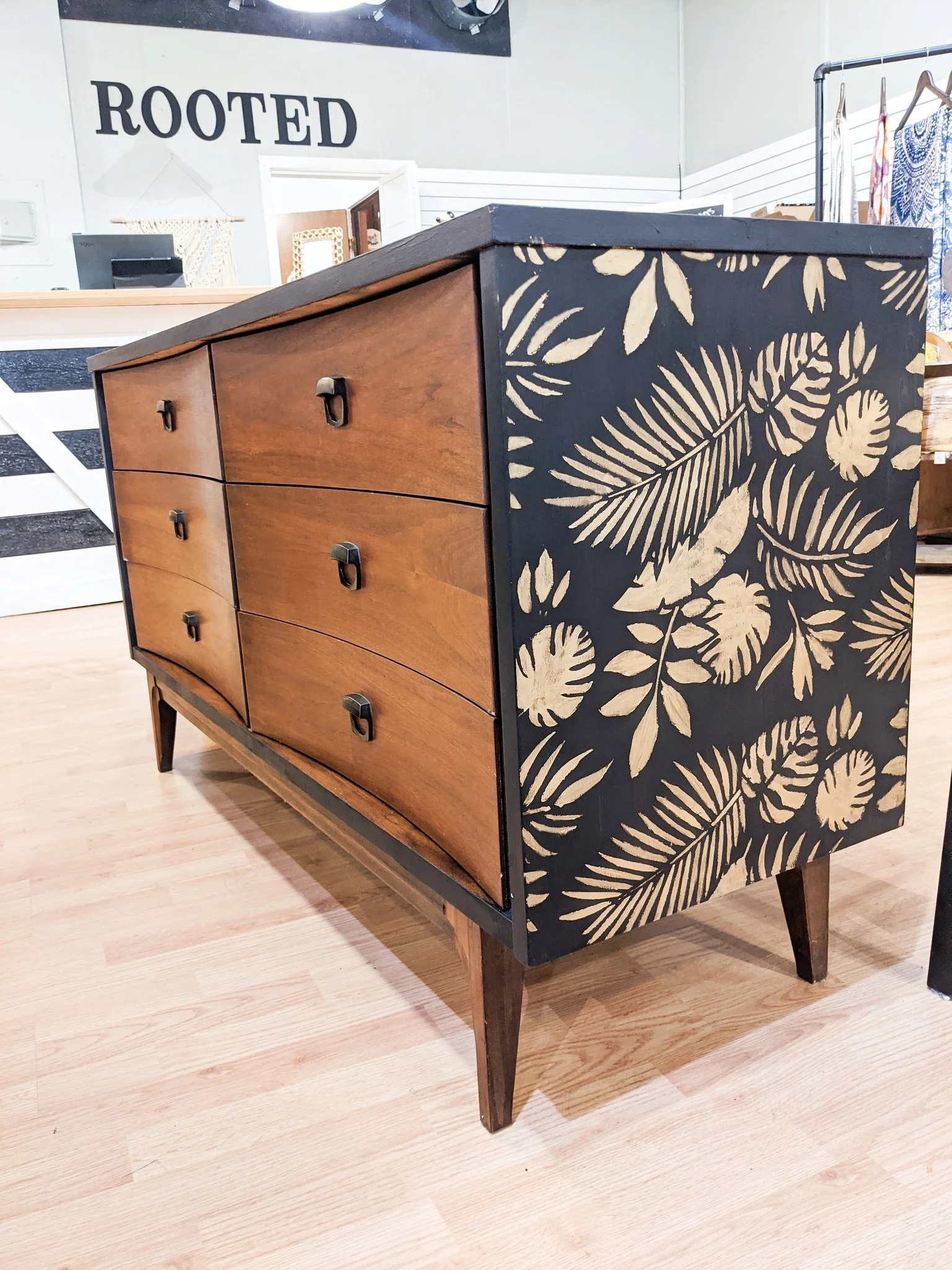 Make Money Flipping Furniture in 2025