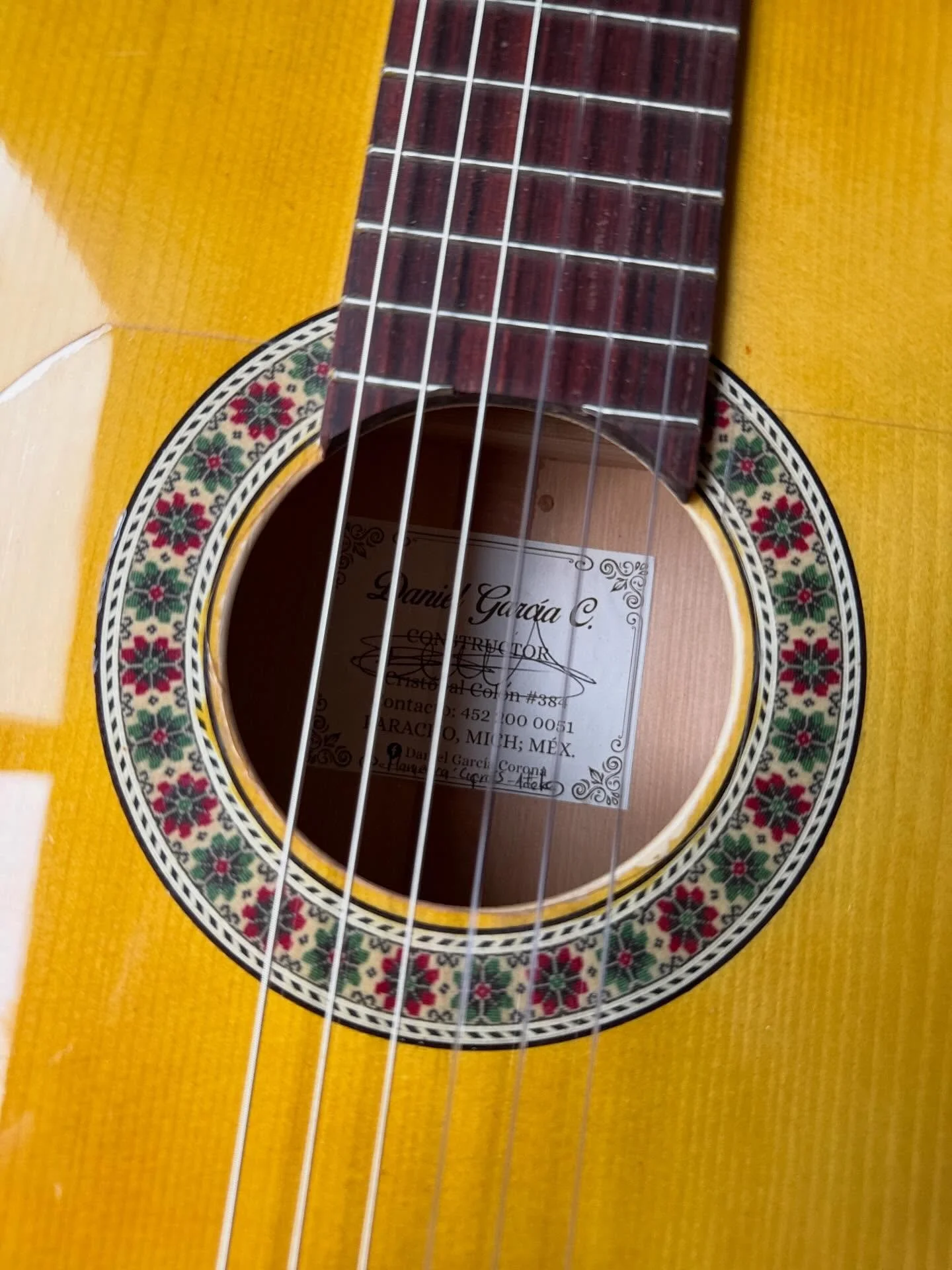 My Christmas gift this year, a new flamenco blanca  guitar made for me by #danielgarciaguitars_official in Paracho, Michoac&aacute;n, Mexico. I love the way it sounds and plays. Gracias y saludos a lutier y laudero Daniel Garcia.