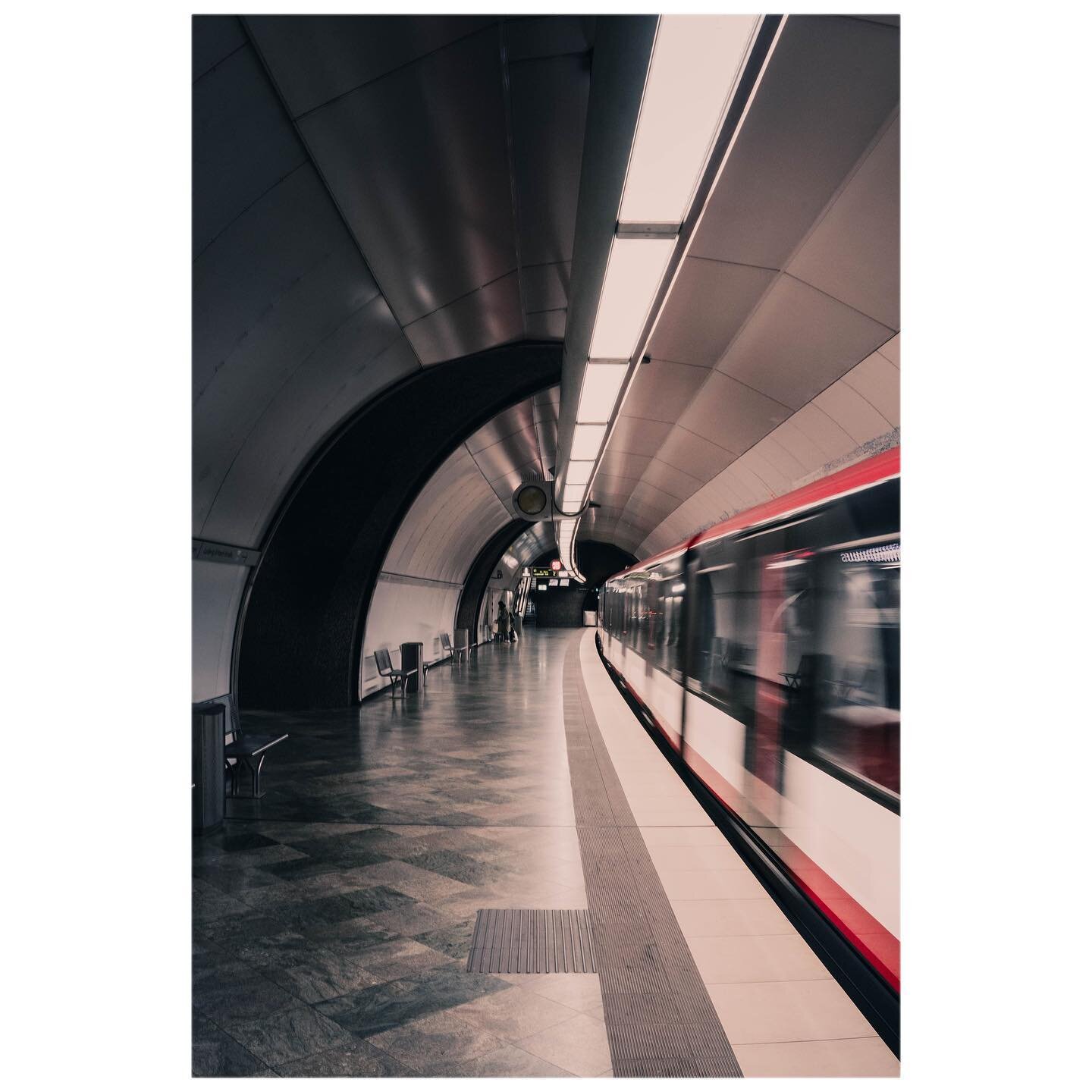 Back under the street in 📍 F&uuml;rth !
&bull;
&bull;
#ubahn #f&uuml;rth #nuernberg #igersf&uuml;rth #fuerth_erleben #igersn&uuml;rnberg #germany #subway #urbanart #untoldstories #metro #underground #lights #travel #architecture #photography #street