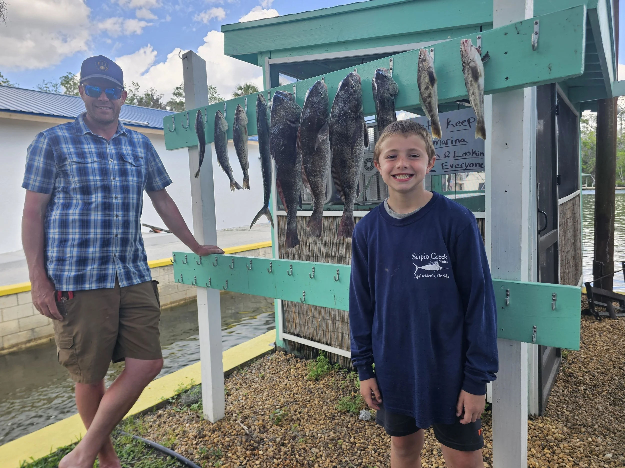“FISH MAGNET”
