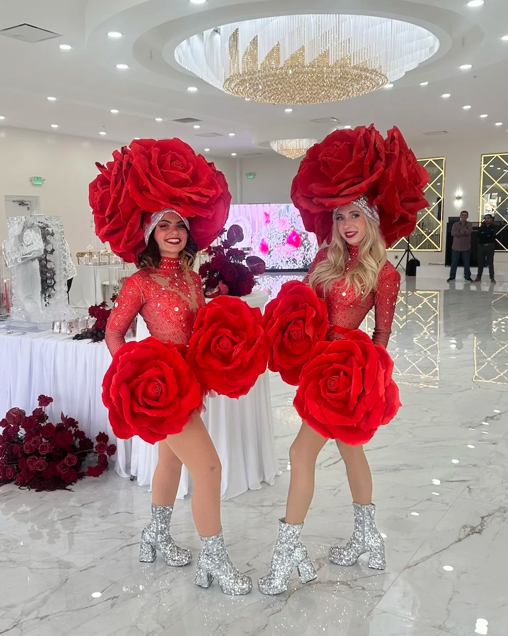 Models with Floral roses on their head