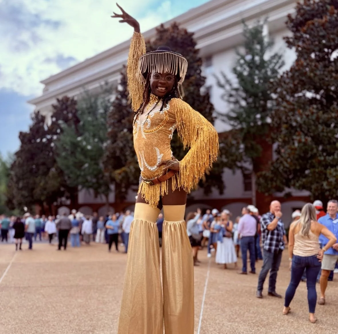 roaming stilt walker cowgirl performer