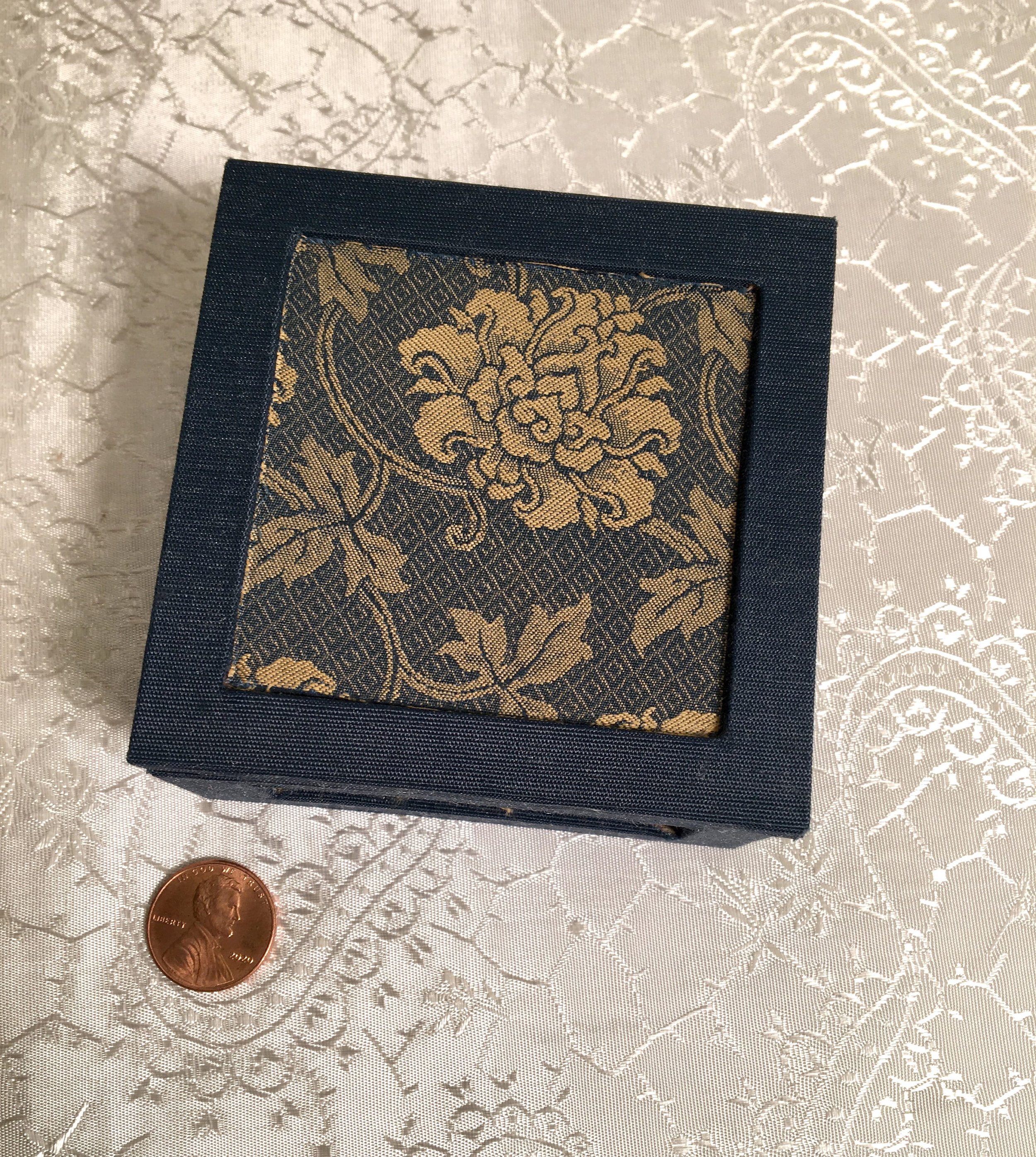 https://i.etsystatic.com/13144215/r/il/3f3f80/3650542457/il_fullxfull.3650542457_tryz.jpg