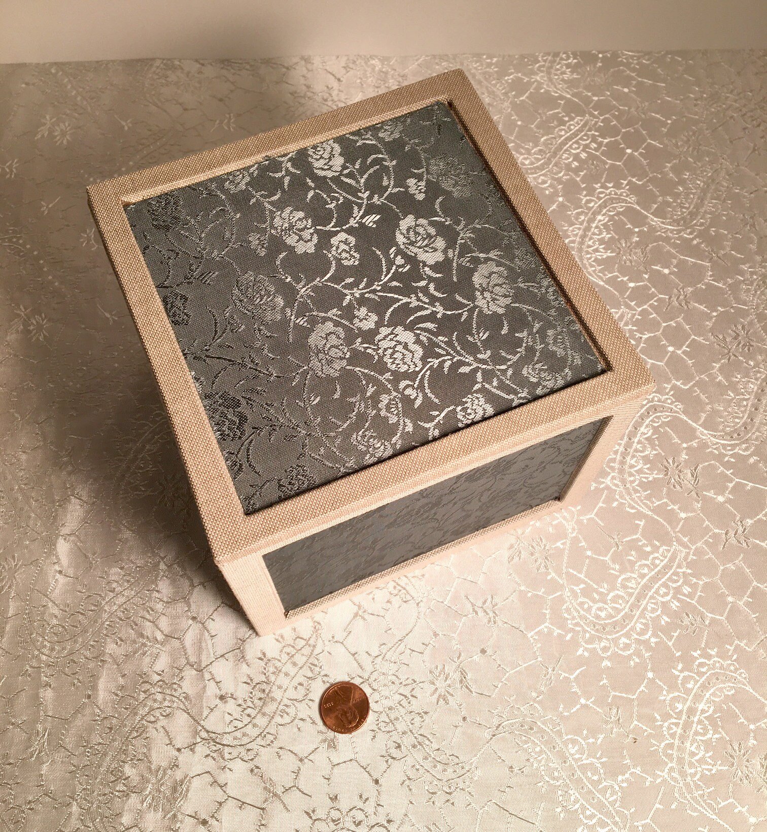 https://i.etsystatic.com/13144215/r/il/12931f/3769549855/il_fullxfull.3769549855_43r8.jpg