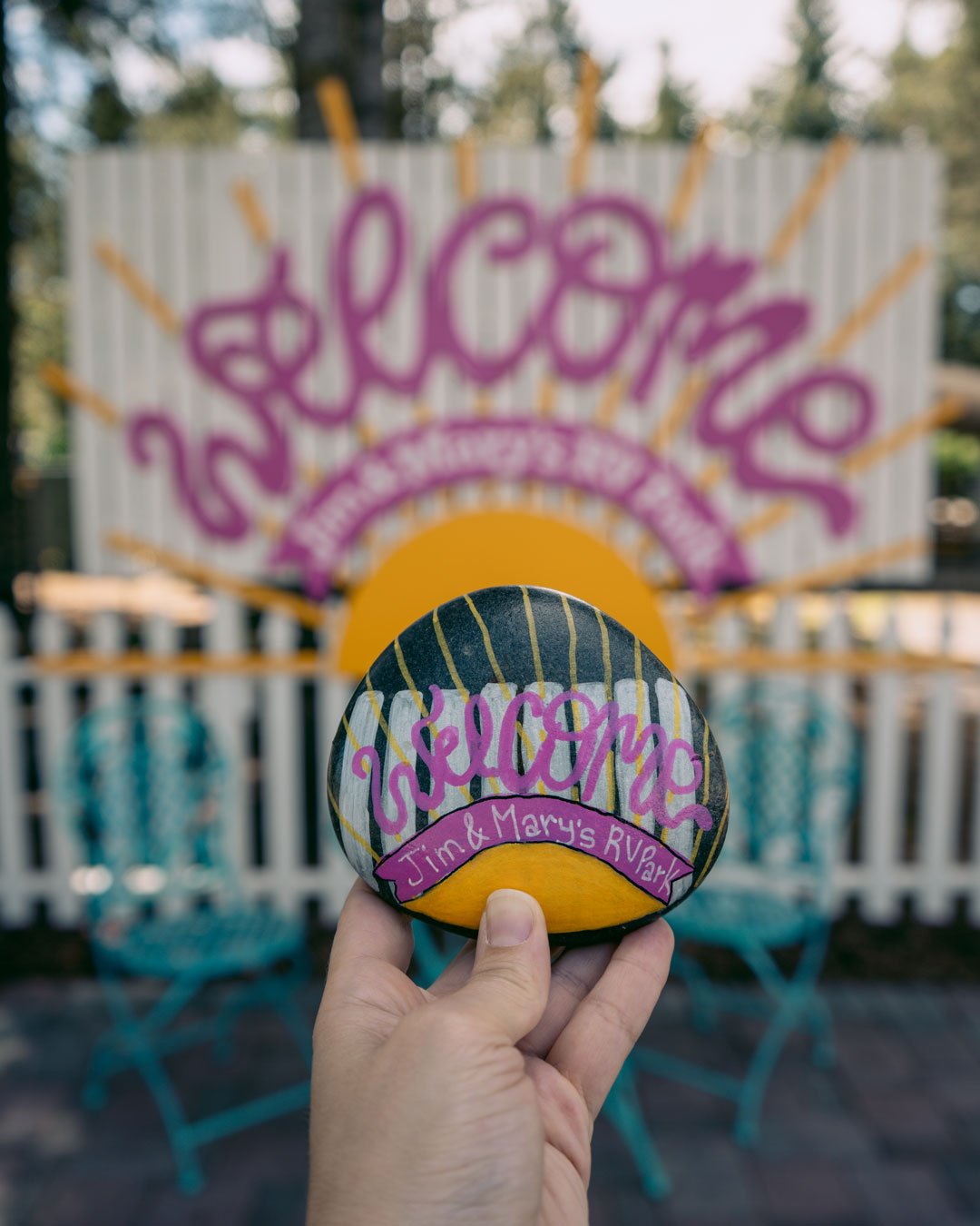 Someone's been leaving these gorgeous little works on art around the park! How many can you find?? We've seen 4 today alone! Thank you to the artist behind these! They brightened our day!

#lifeatjimandmarys #rvparklife #campgroundviews #missoulamont