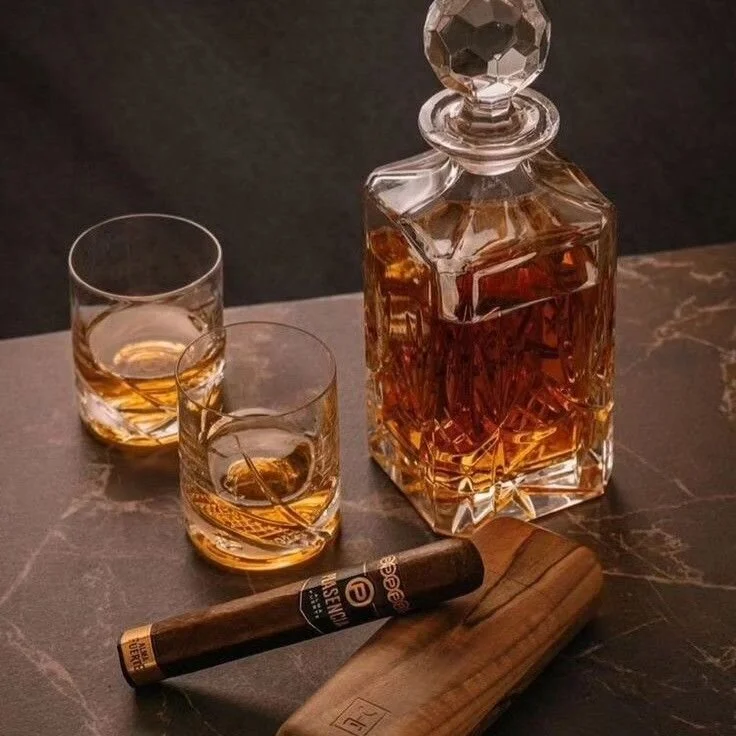 The Plasencia Alma Fuerte was the 2020 #Cigaroftheyear. What an amazing Nicaraguan smoke. Why not pair it with your favorite bourbon?

#cigarlifestyle #cigarnight #cigars #cigar #cigarentrepreneur #cigarlife #cigarworld #cigarlovers #smokecigarswiths