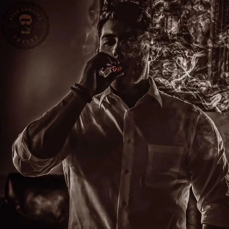 How do you decompress from a long day, long week, long morning? 

#cigarlifestyle #cigarnight #cigars #cigar #cigarentrepreneur #cigarlife #cigarworld #cigarlovers #smokecigarswithstyle #smokelife #thetorchedleaf