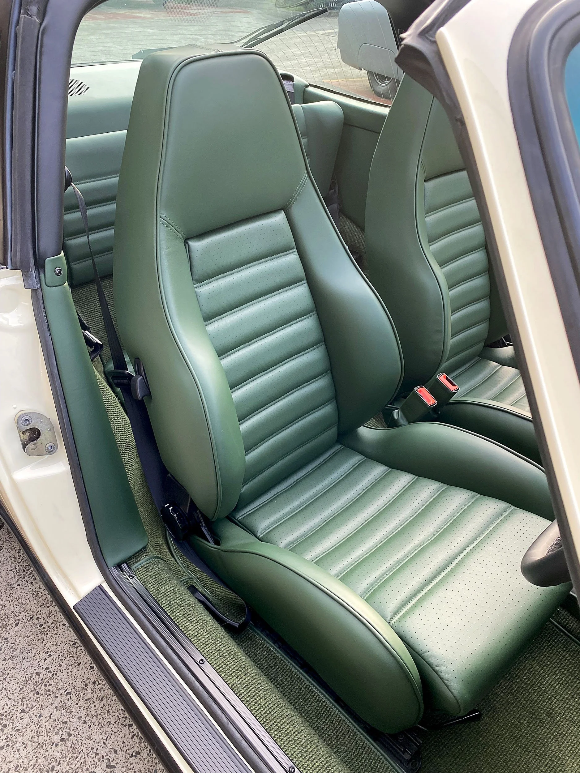 1981 Porsche SC Targa front seats