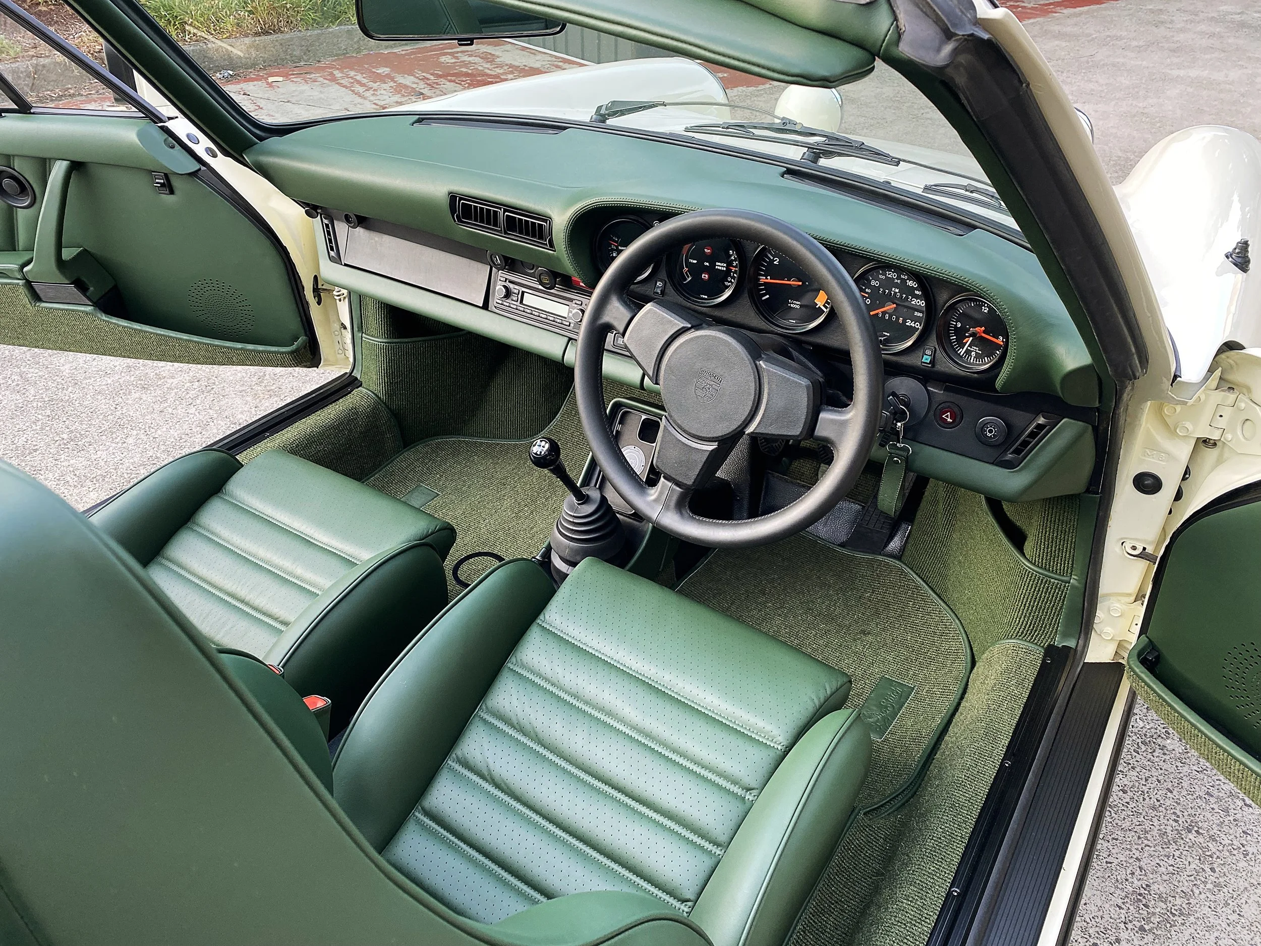 1981 Porsche SC Targa dash