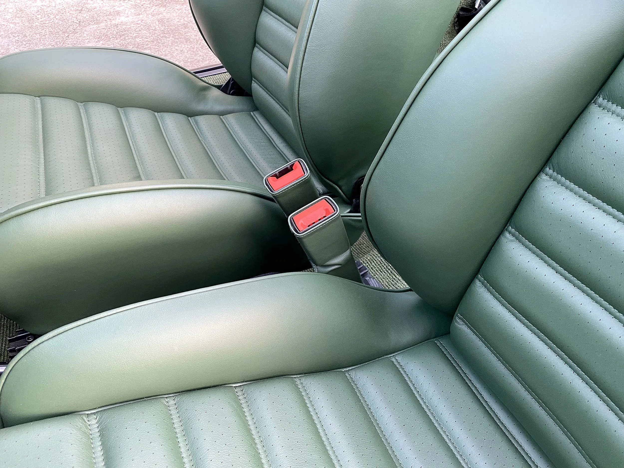 1981 Porsche SC Targa front seats detail
