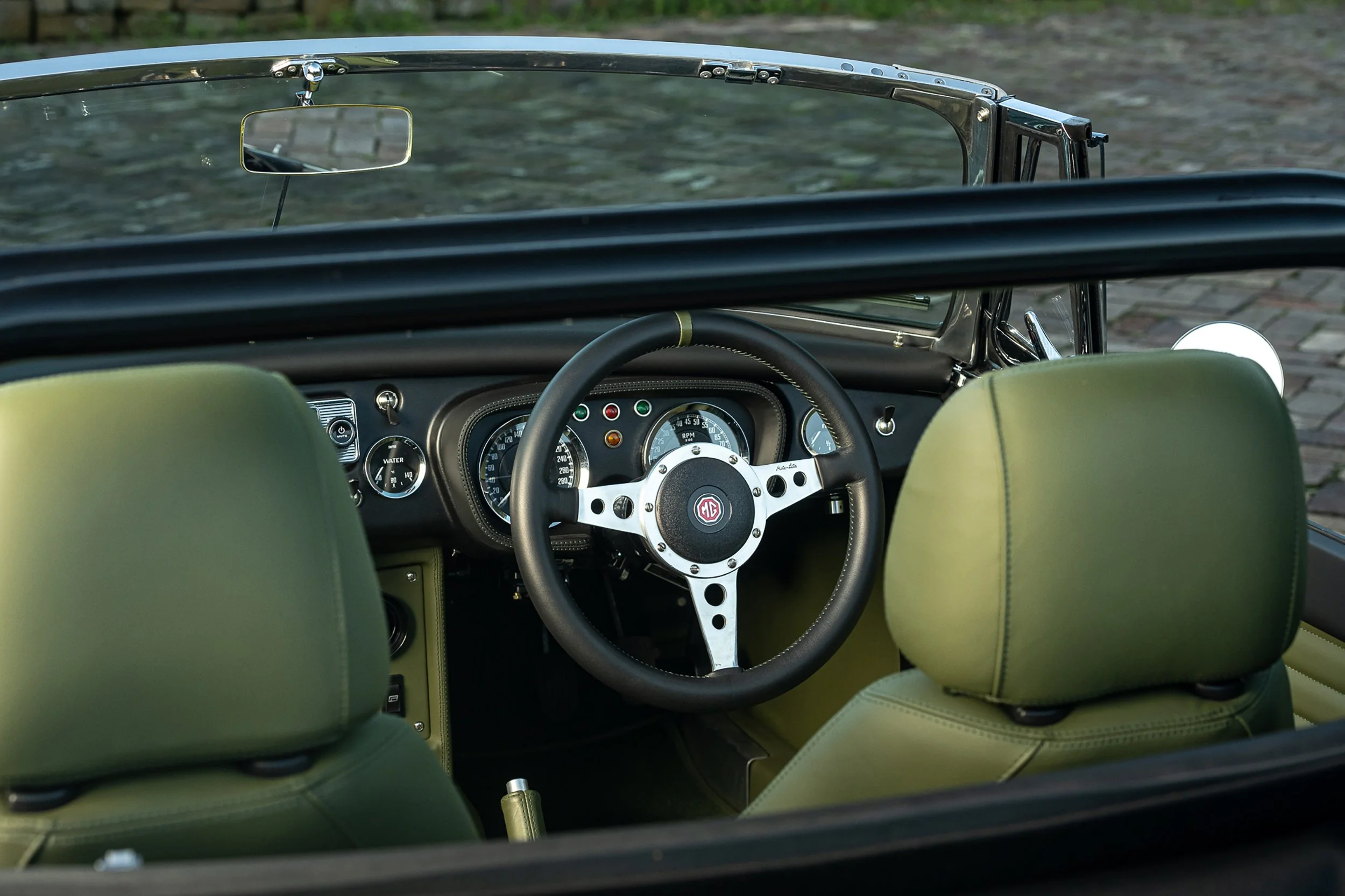 Modern-Classic-MG-GW-small_152_ƒ.jpg