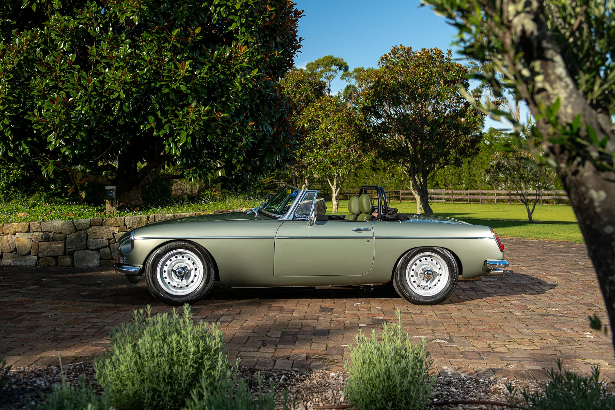 Modern-Classic-MG-GW-small_021_ƒ.jpg