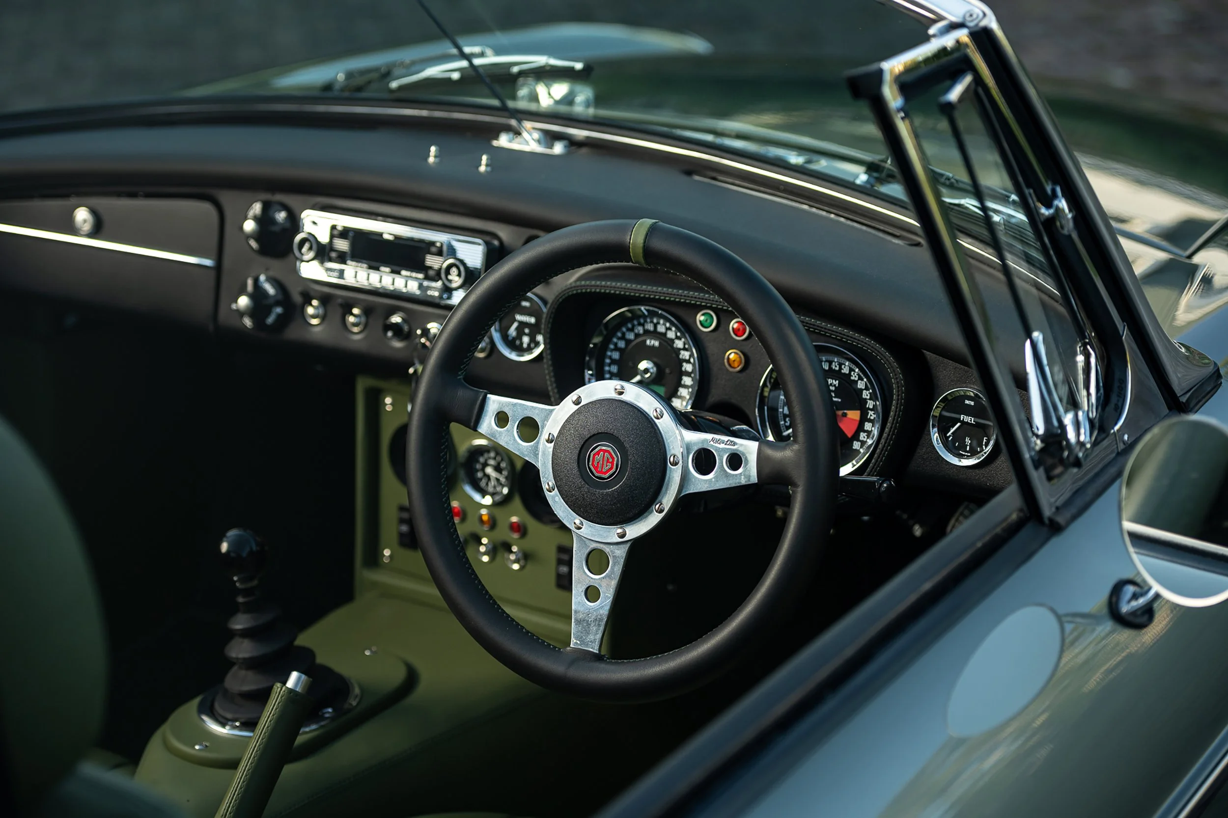Modern-Classic-MG-GW-small_150_ƒ.jpg
