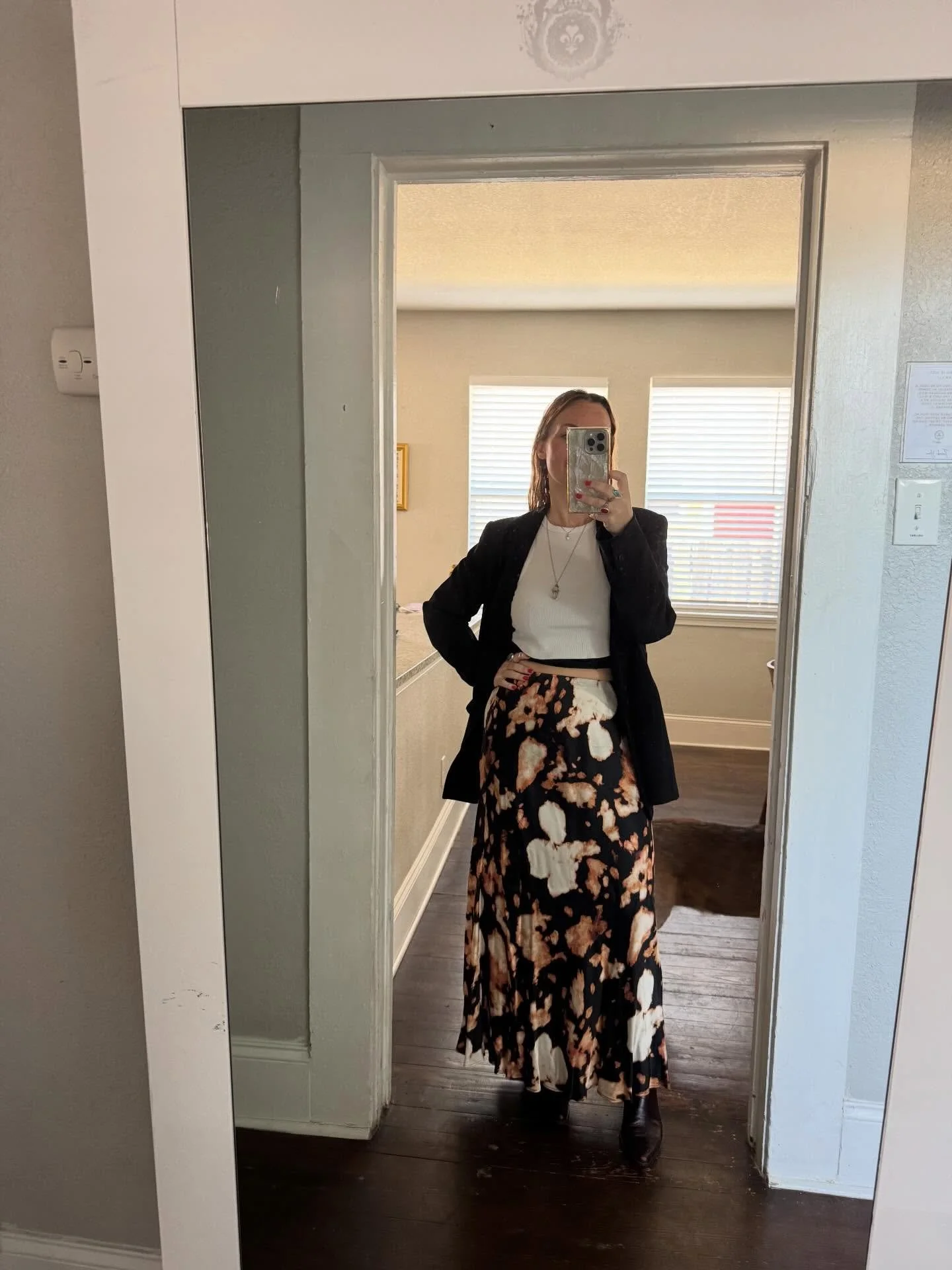 yesterday: 1&bull;15

Capricorn, drifting into Aquarius szn-coded fit: blazer offers structure, ribbed tank over corset shows simplicity with structure &amp; sex appeal, acid wash skirt is slippin into the weird wild wonderful Aquarius season. 💥 

d