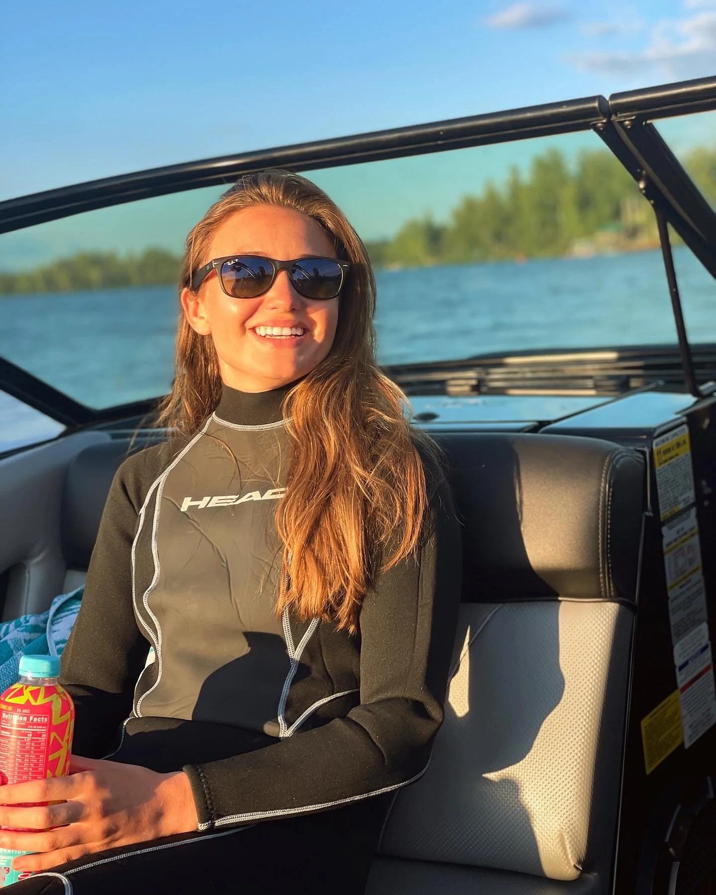 Wake surfing out on Big Lake 🏄&zwj;♂️ 
.⁣
.⁣
.⁣
.⁣
.⁣ 
.⁣
.⁣
#wakesurf #wakeboat #Alaska #surfing