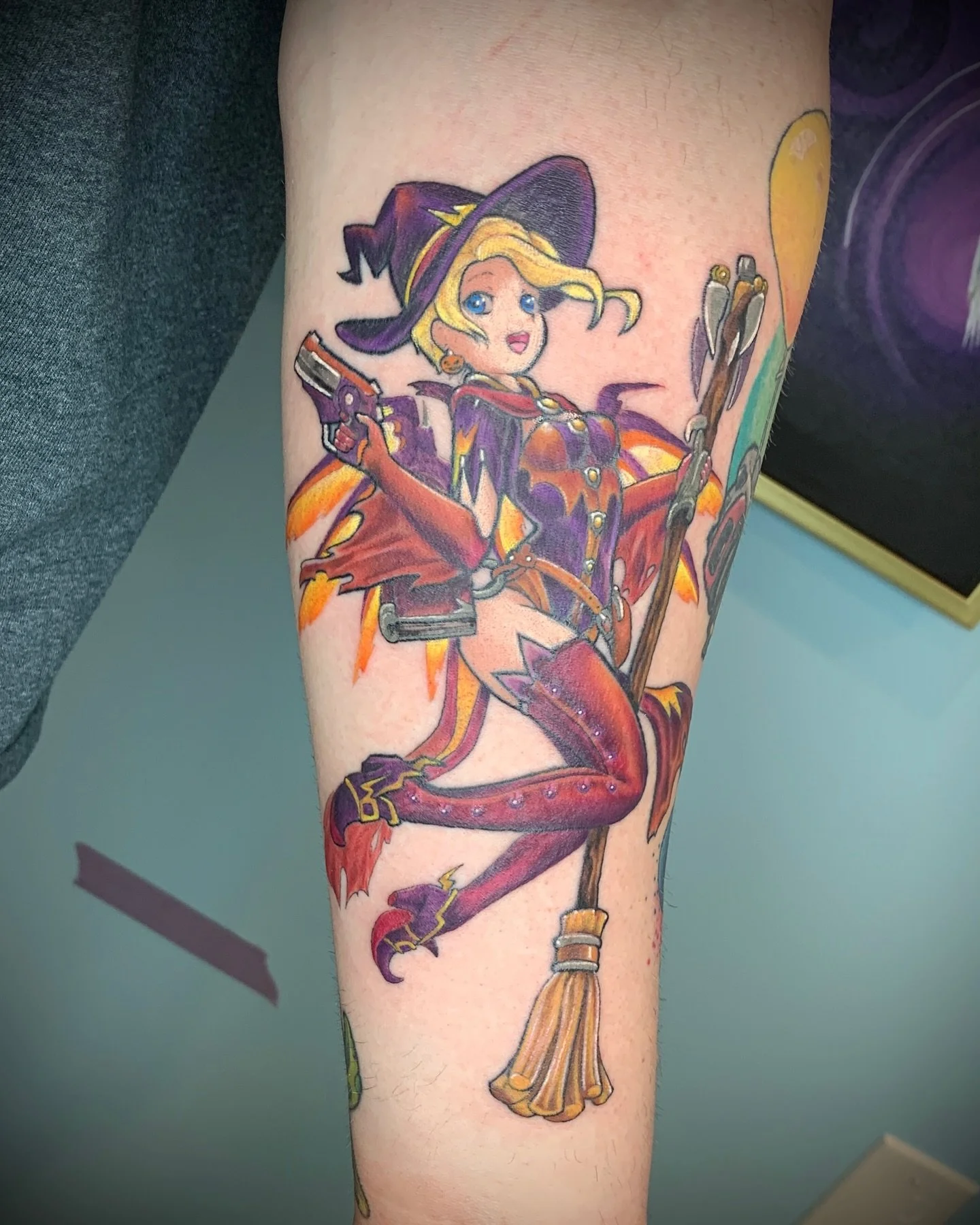 🎃 Witch Mercy from Overwatch. 🎮
I loved the opportunity to put a Anime touch to a character from a video game, especially a game by @blizzard ❄️ 
What Video Game character would you get in a Anime style?
.
#tattoo #videogames #videogametattoo #over