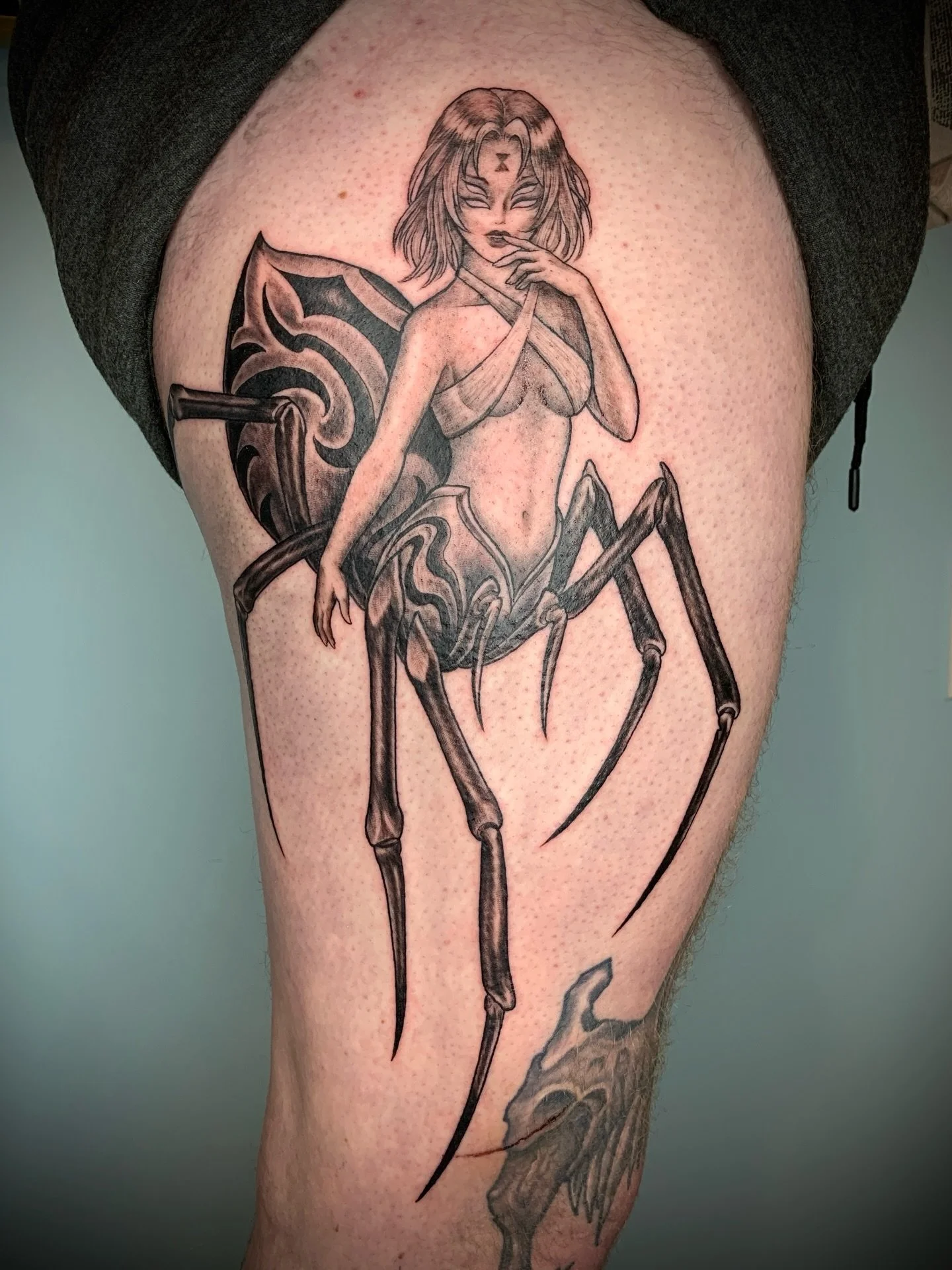 Spider lady 🕷️ 

#tattoo #pittsburghtattooartist #spider #jorogumo #blackandgreytattoo