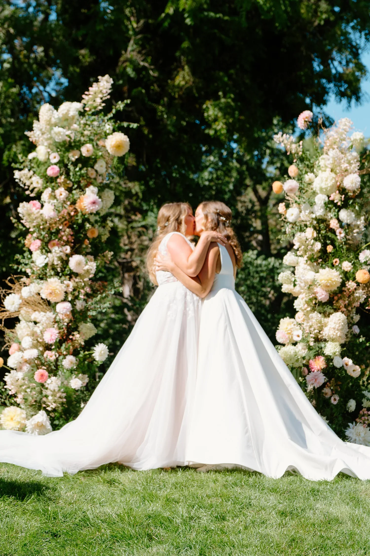 HOMES+Campus+LGBTQ+Wedding_Maura+&+Nina-16.webp