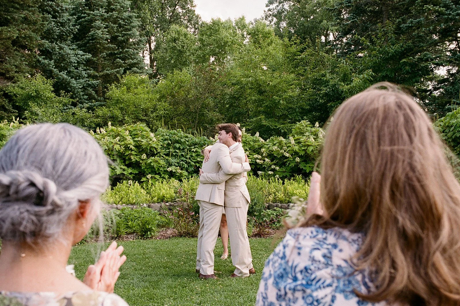 Queer-Elopement-First-Kiss.jpg