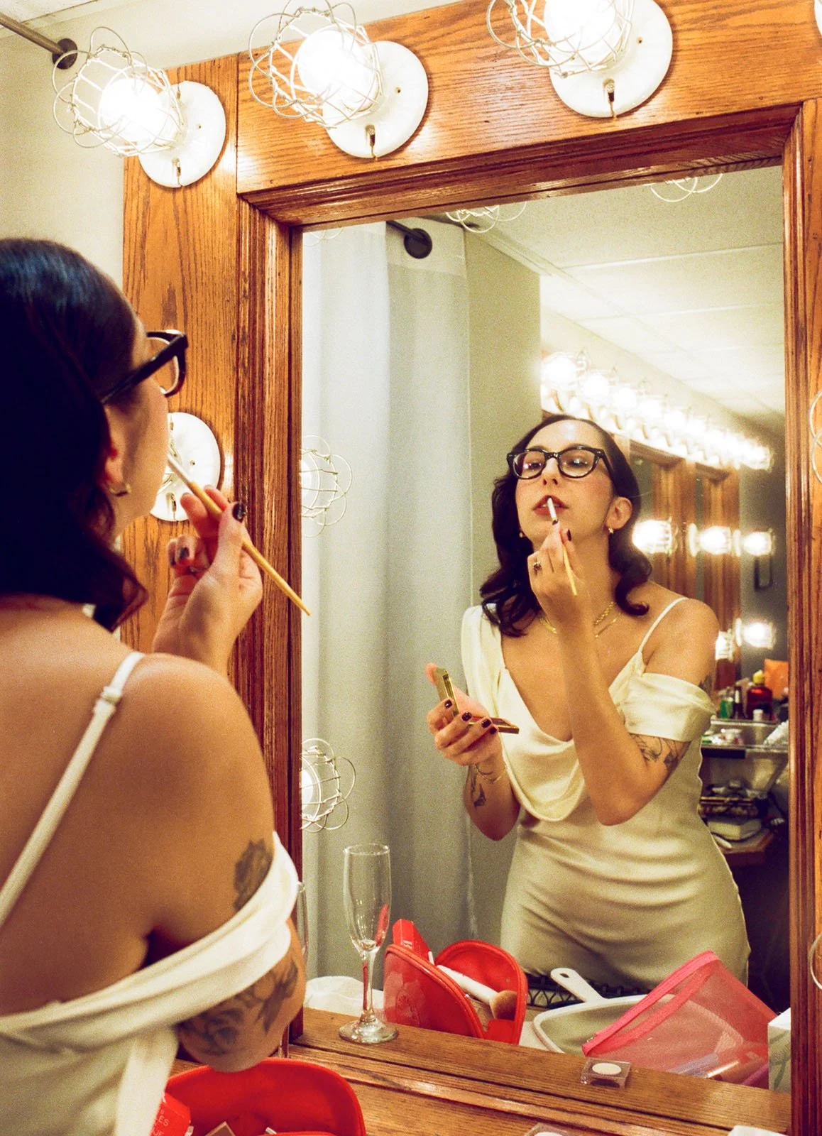 Gem-Theater-Wedding-Bride-Putting-Makeup-On.jpg
