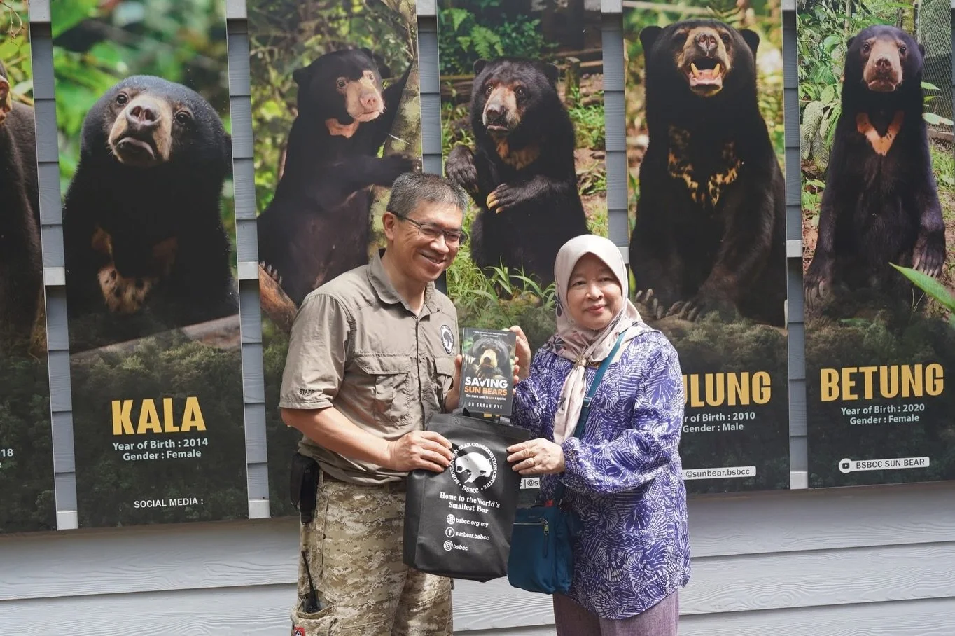 We were honoured to welcome the Kota Kinabalu Court Working Group on Environment (KKCWGE) to the Bornean Sun Bear Conservation Centre today.

The visit was attended by the Right Honourable Chief Judge of Sabah and Sarawak, YAA Datuk Hajah Azizah bint