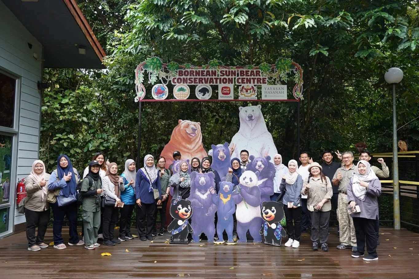 We were pleased to welcome representatives from the Sabah Forestry Department (SFD), the Ministry of Natural Resources and Environmental Sustainability (NRES), and the Forest Department Sarawak (FDS) to the Bornean Sun Bear Conservation Centre today.