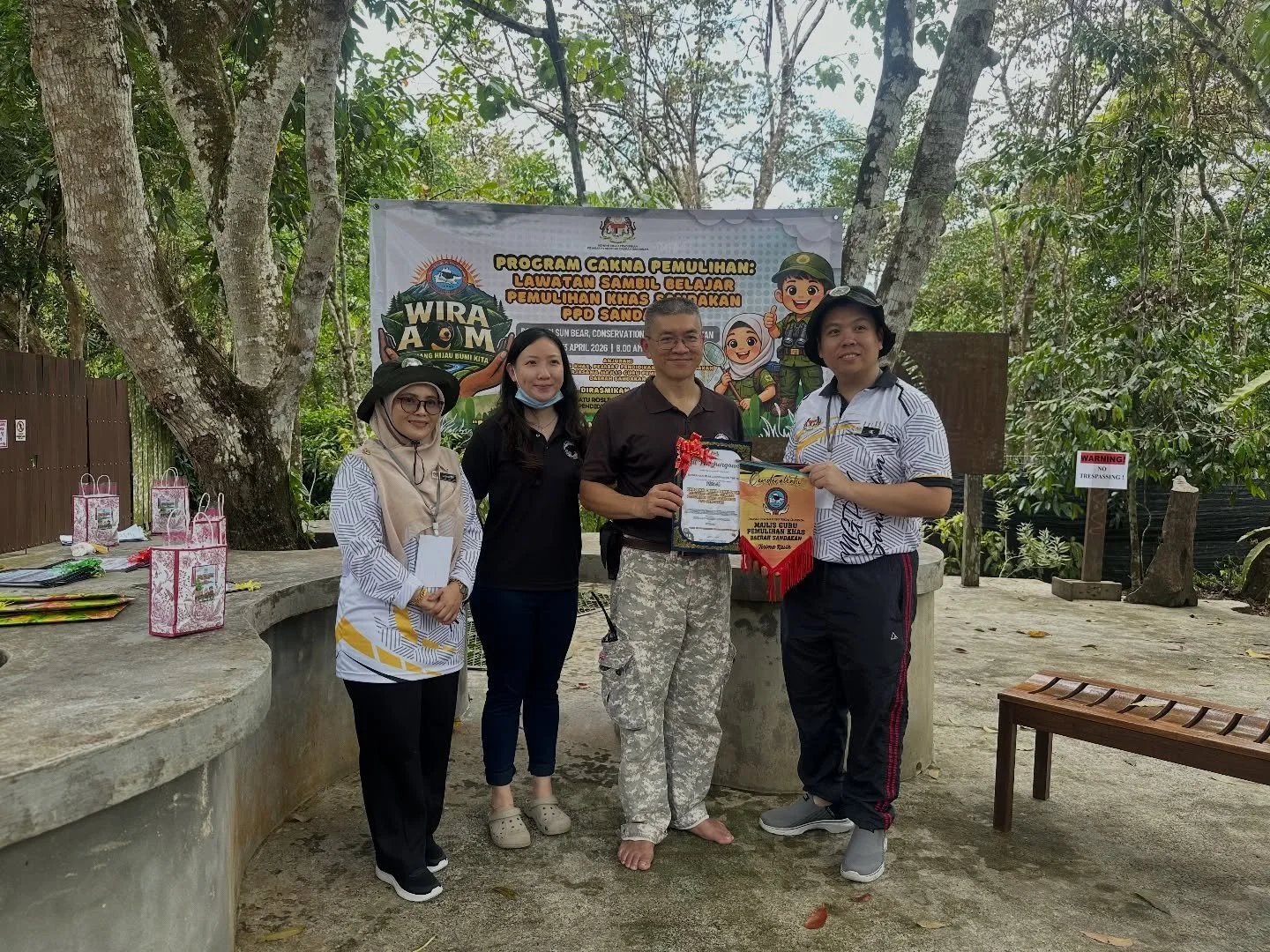 Today, we were delighted to welcome Majlis Guru Pemulihan Khas Sandakan to the Bornean Sun Bear Conservation Centre! 

The group enjoyed a guided tour led by our Environmental Education Officer, where they not only learned about the world&rsquo;s sma