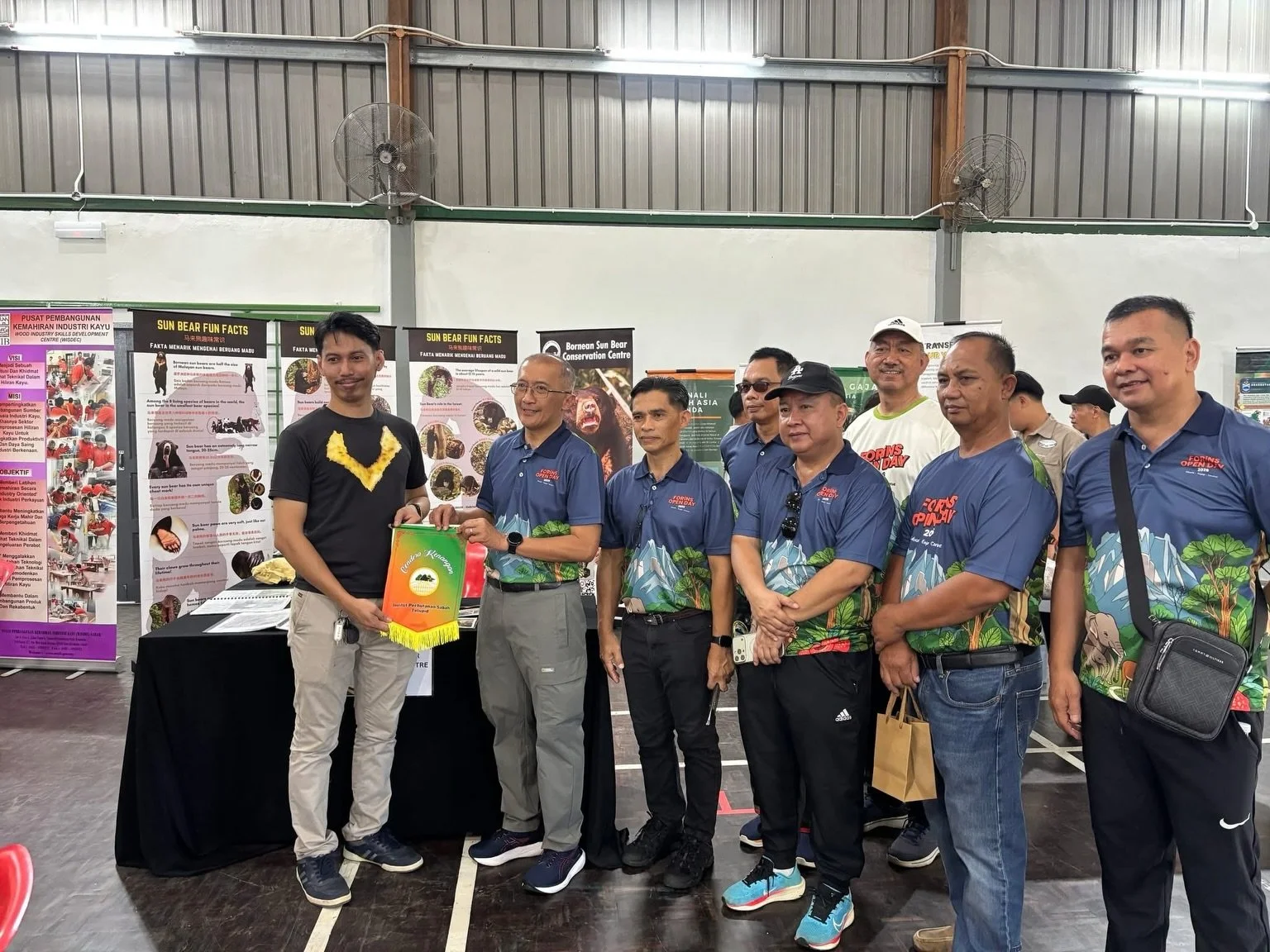 Bornean Sun Bear Conservation Centre (BSBCC) participated in Open Day FORINS 2026, organised by the Foresty Institute of Sabah (FORiNS), bringing together researchers, conservation organisations, students, and members of the public to learn more abou